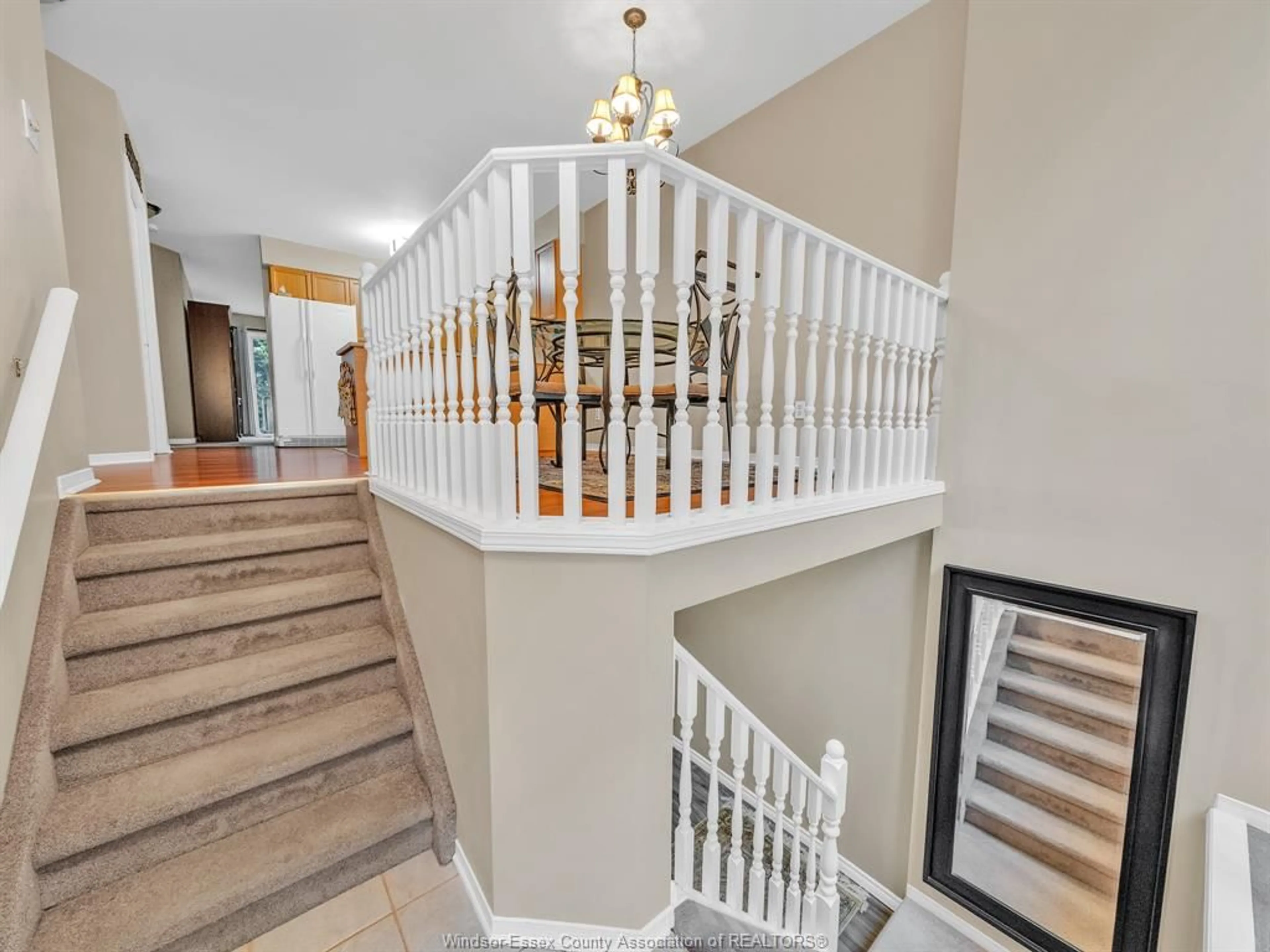 Indoor foyer for 1407 Mickaila Cres, Tecumseh Ontario N8N 4Z2