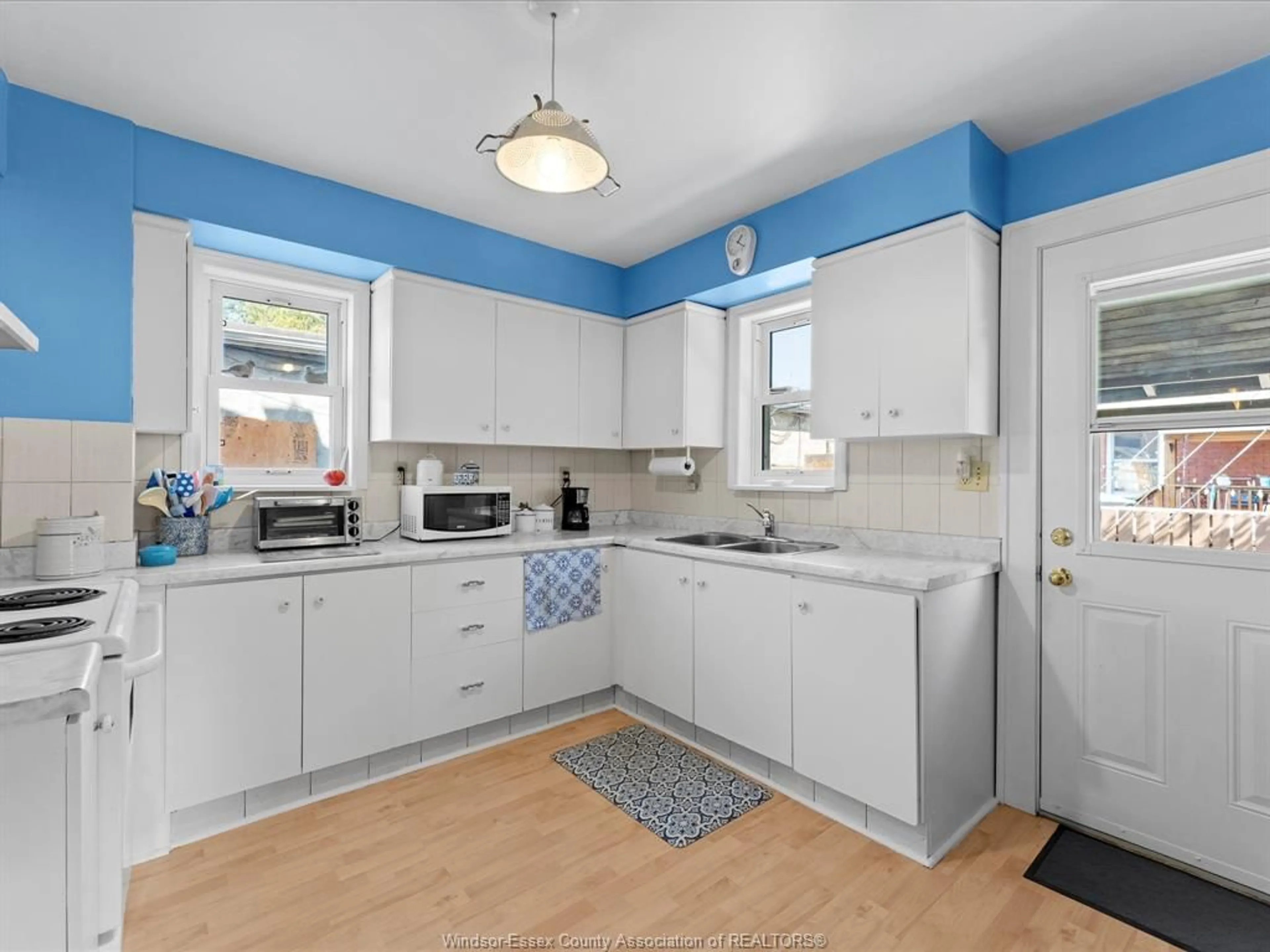 Standard kitchen, unknown for 1506 YORK, Windsor Ontario N8X 1W4