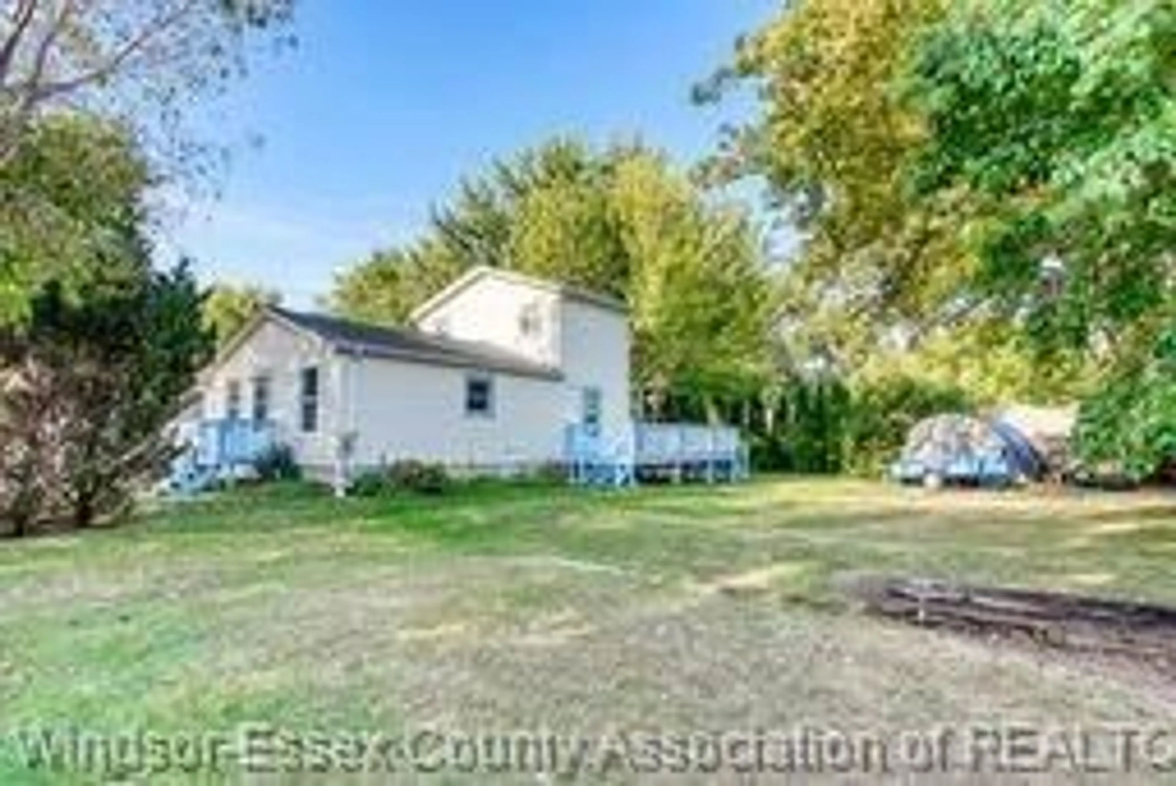 A pic from outside/outdoor area/front of a property/back of a property/a pic from drone, street for 139 Crystal Lane, Harrow Ontario N0R 1G0