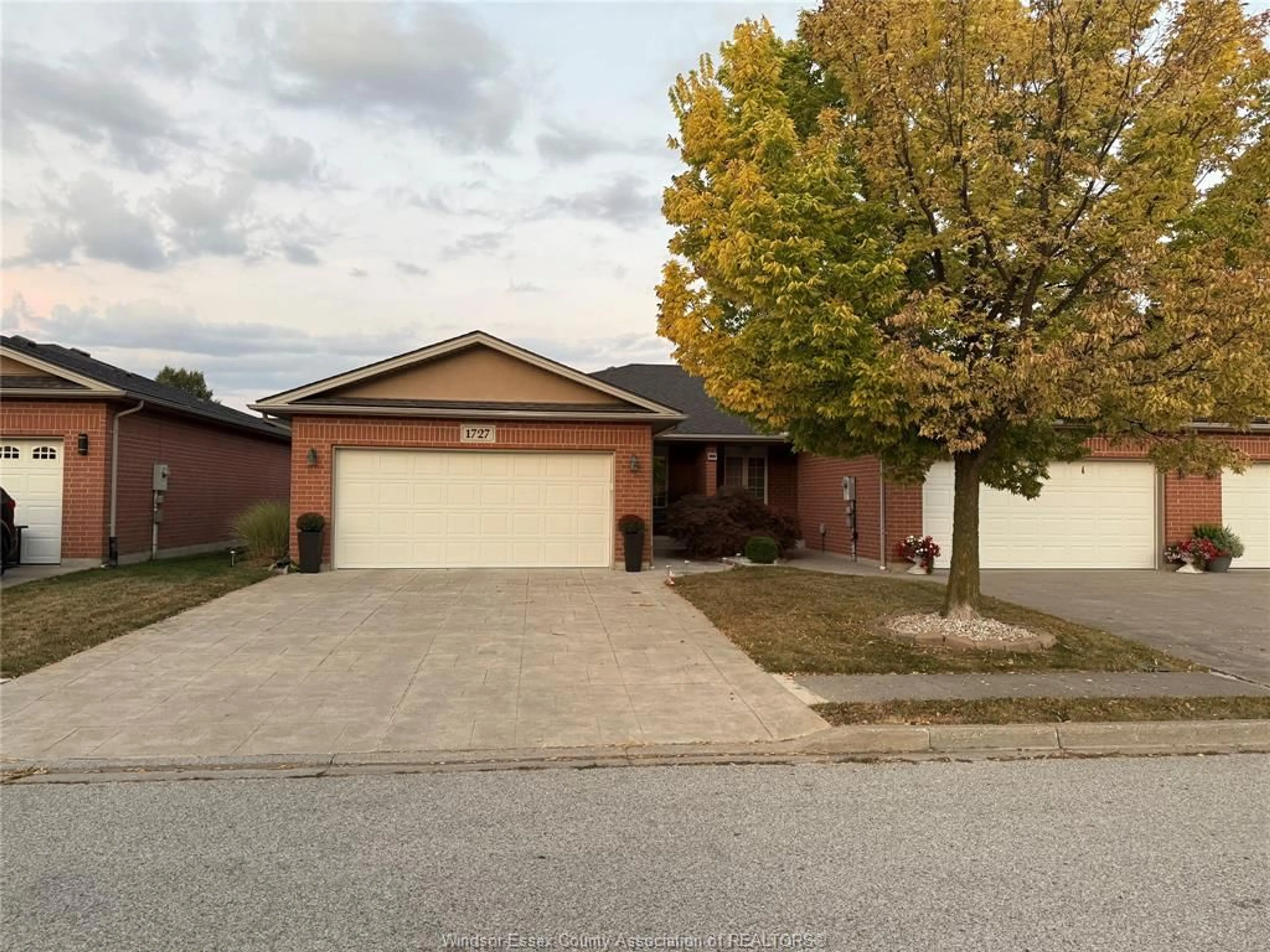 Home with brick exterior material, street for 1727 Luxury Ave Ave, Windsor Ontario N8P 1T2