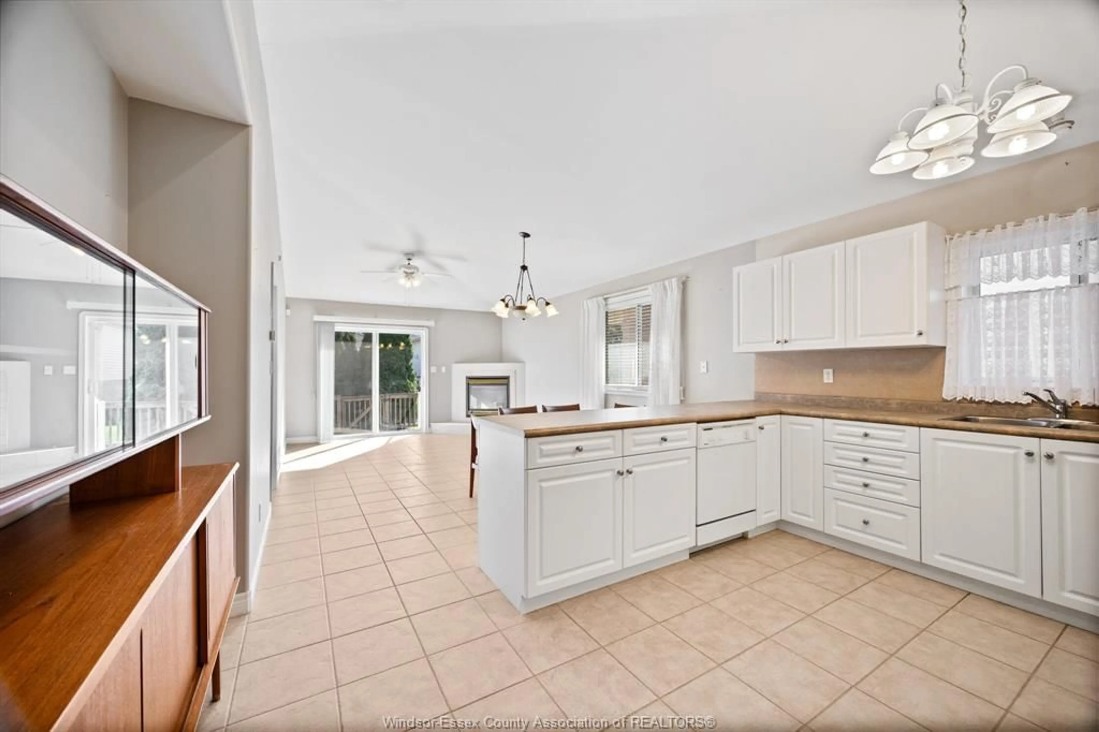 Open concept kitchen, ceramic/tile floor for 1720 KIRKLAND, Windsor Ontario N8P 1L9
