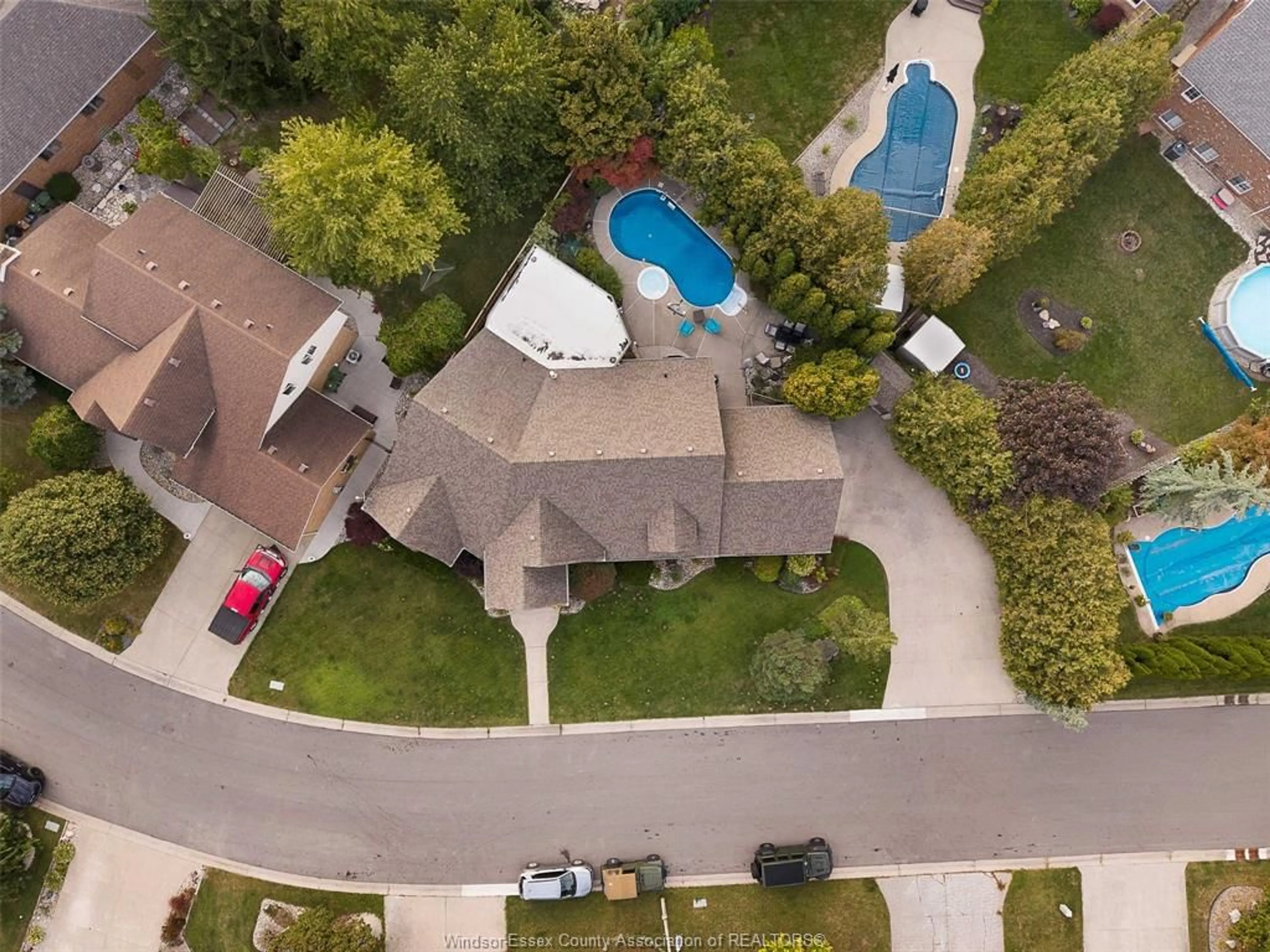 A pic from outside/outdoor area/front of a property/back of a property/a pic from drone, street for 16 MEADOW LANE, Essex Ontario N8M 3C5