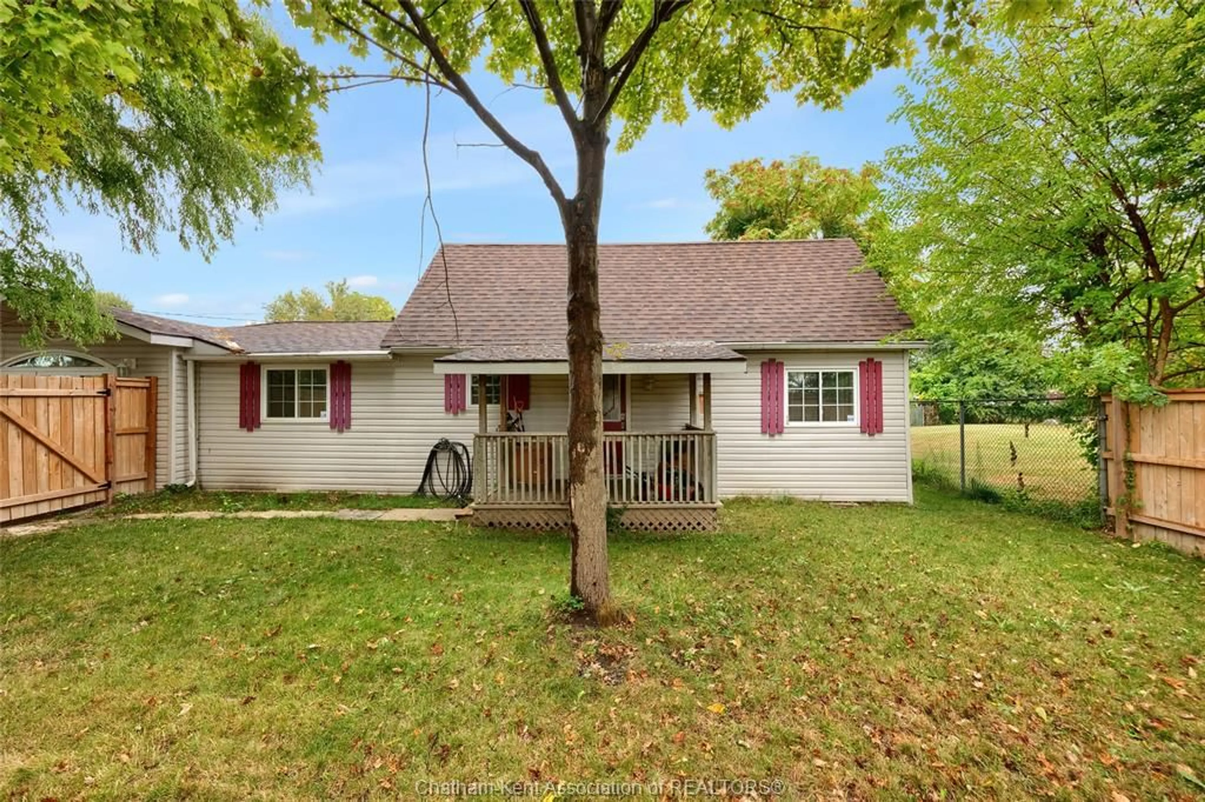 Home with vinyl exterior material, street for 11 Forhan St, Wallaceburg Ontario N8A 3S6