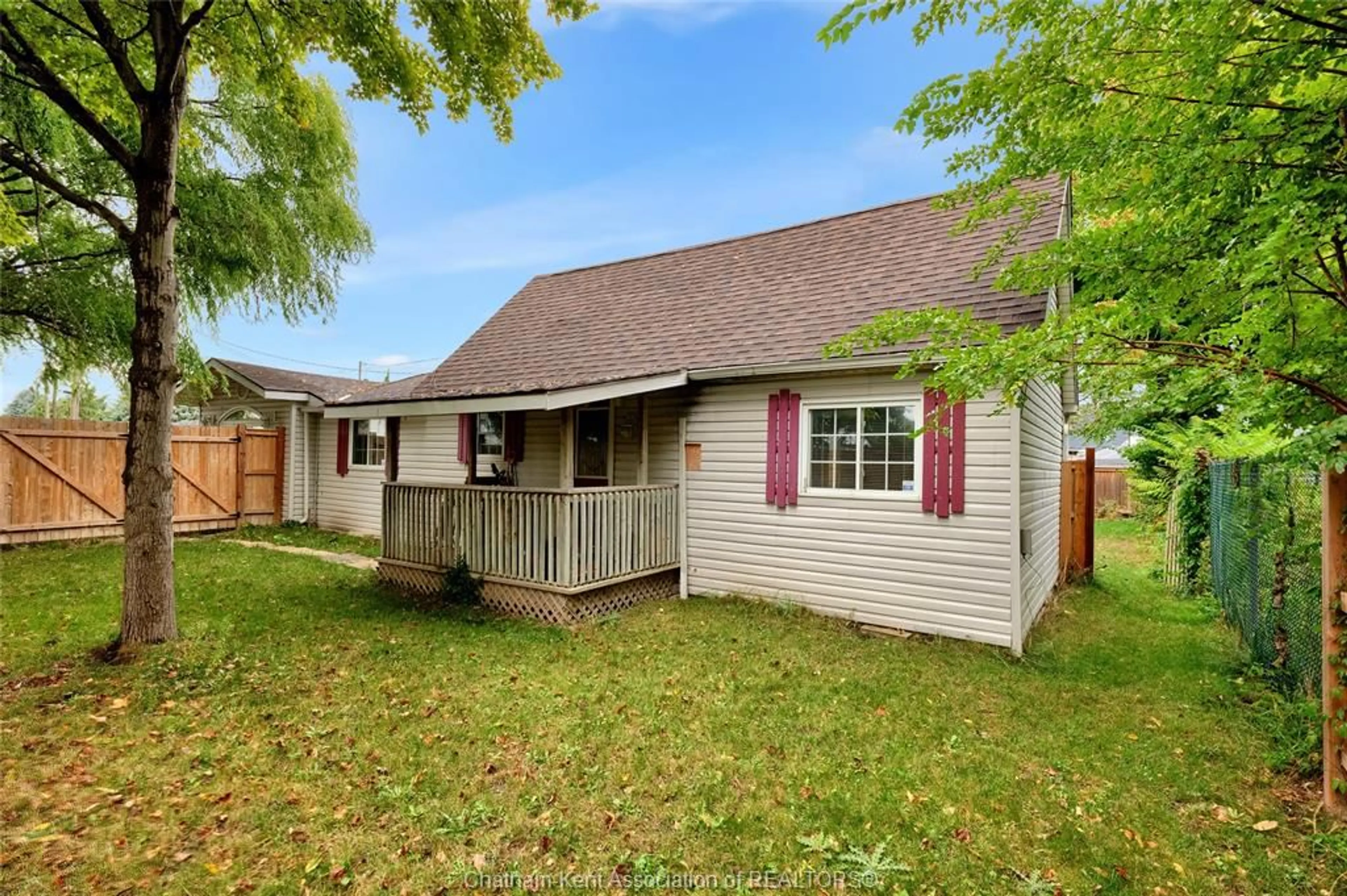 Home with vinyl exterior material, street for 11 Forhan St, Wallaceburg Ontario N8A 3S6