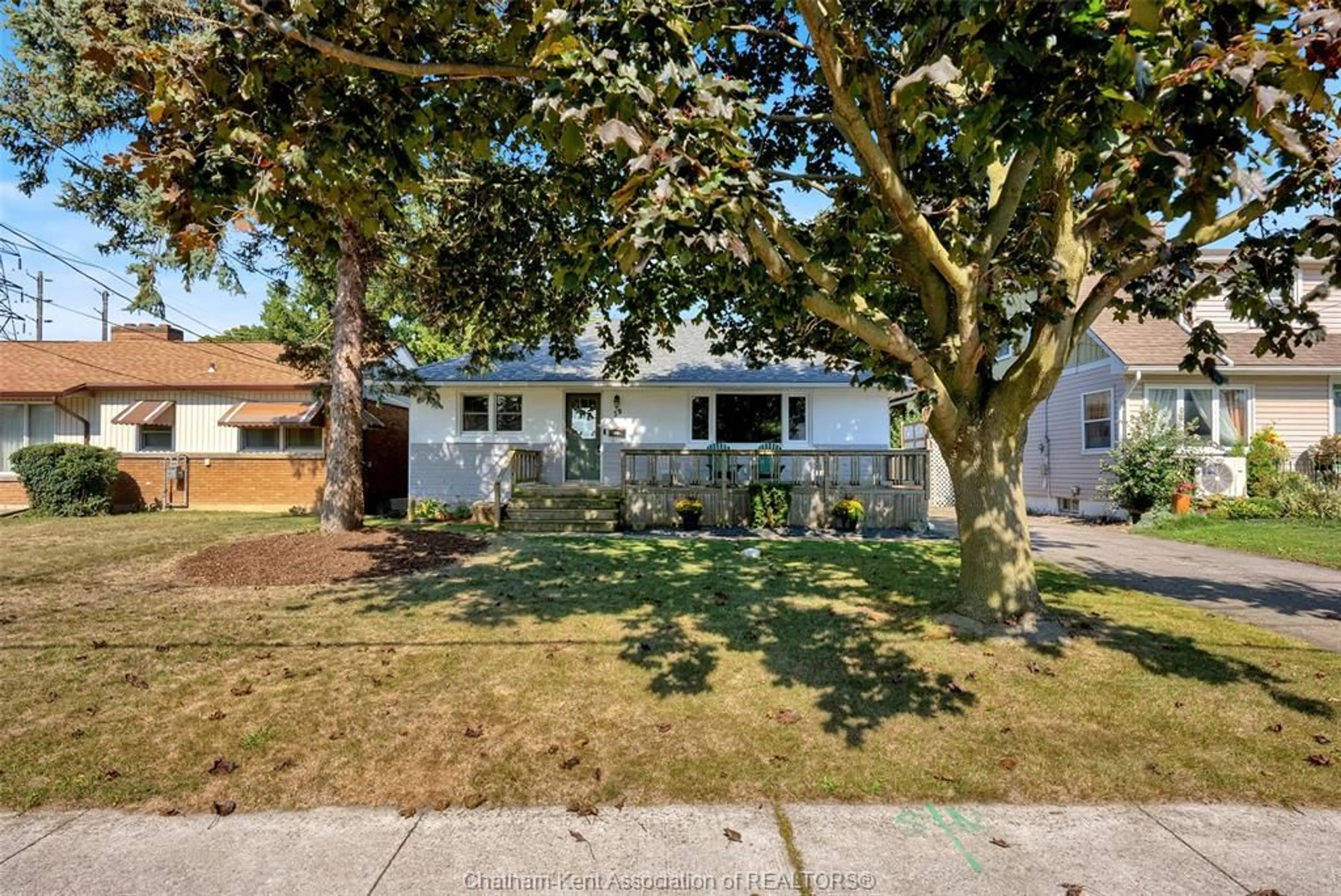 A pic from outside/outdoor area/front of a property/back of a property/a pic from drone, street for 59 EUGENIE St, Chatham Ontario N7M 3Y9