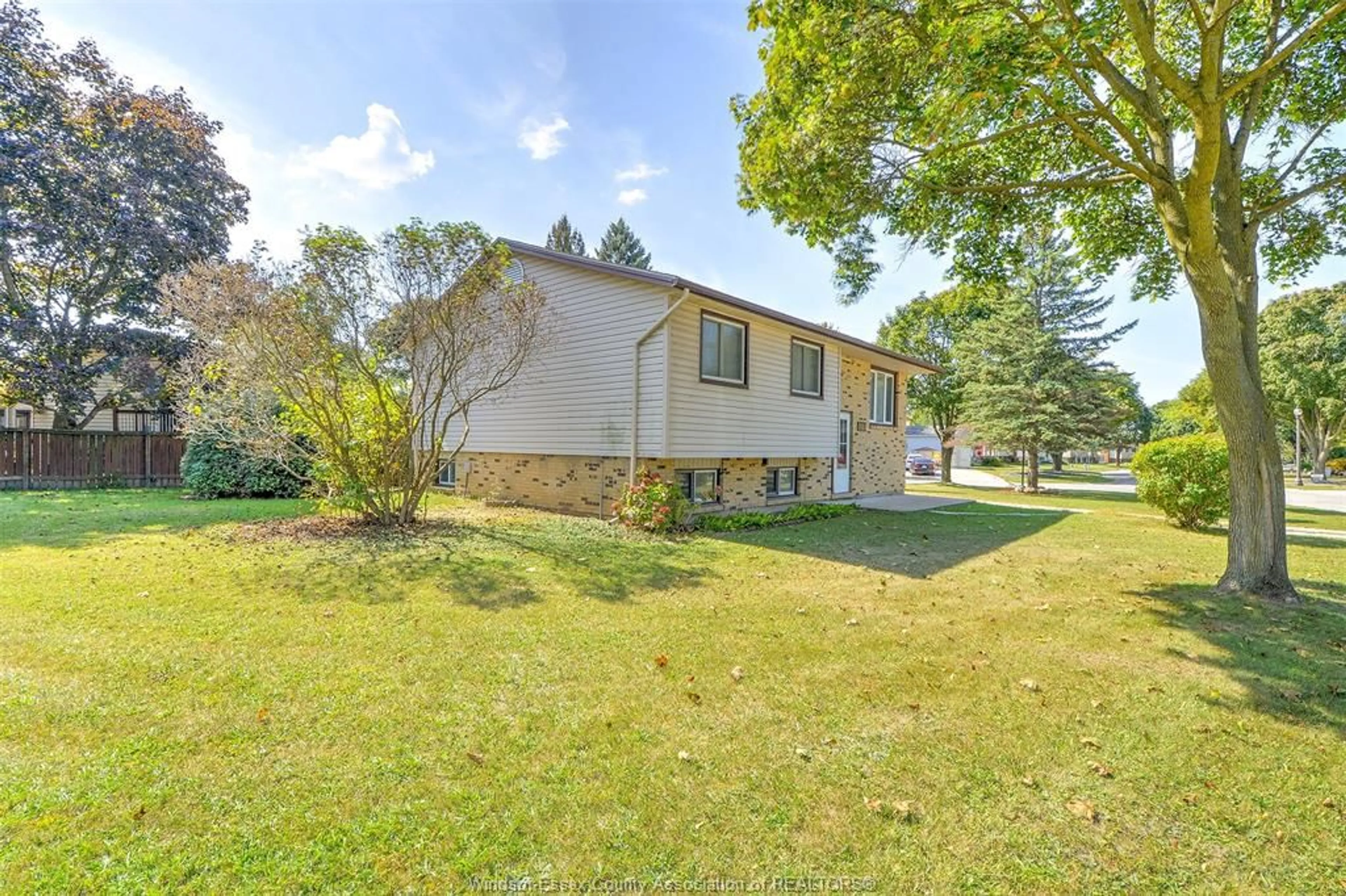 A pic from outside/outdoor area/front of a property/back of a property/a pic from drone, unknown for 249 MCCURDY, Amherstburg Ontario N9V 3K5