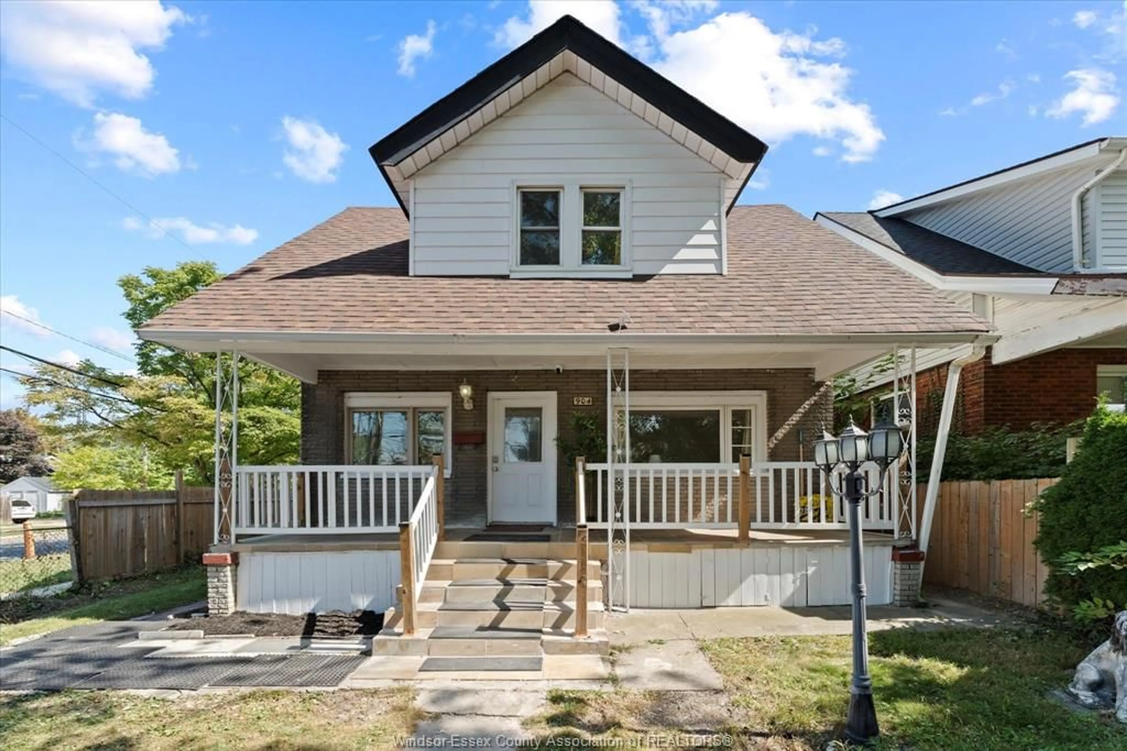 Home with vinyl exterior material, street for 904 Elm Ave, Windsor Ontario N9A 5H5