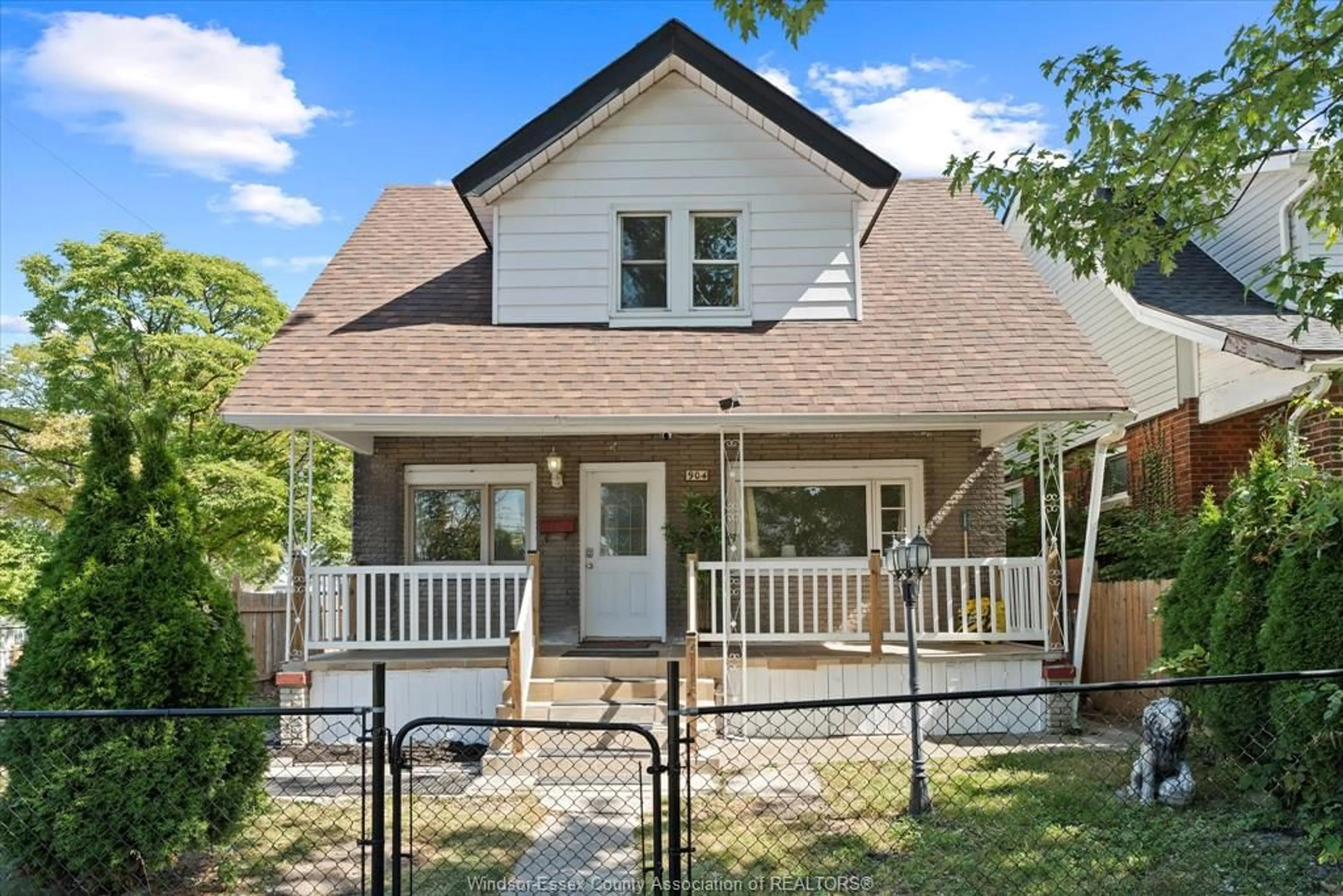 Home with vinyl exterior material, street for 904 Elm Ave, Windsor Ontario N9A 5H5