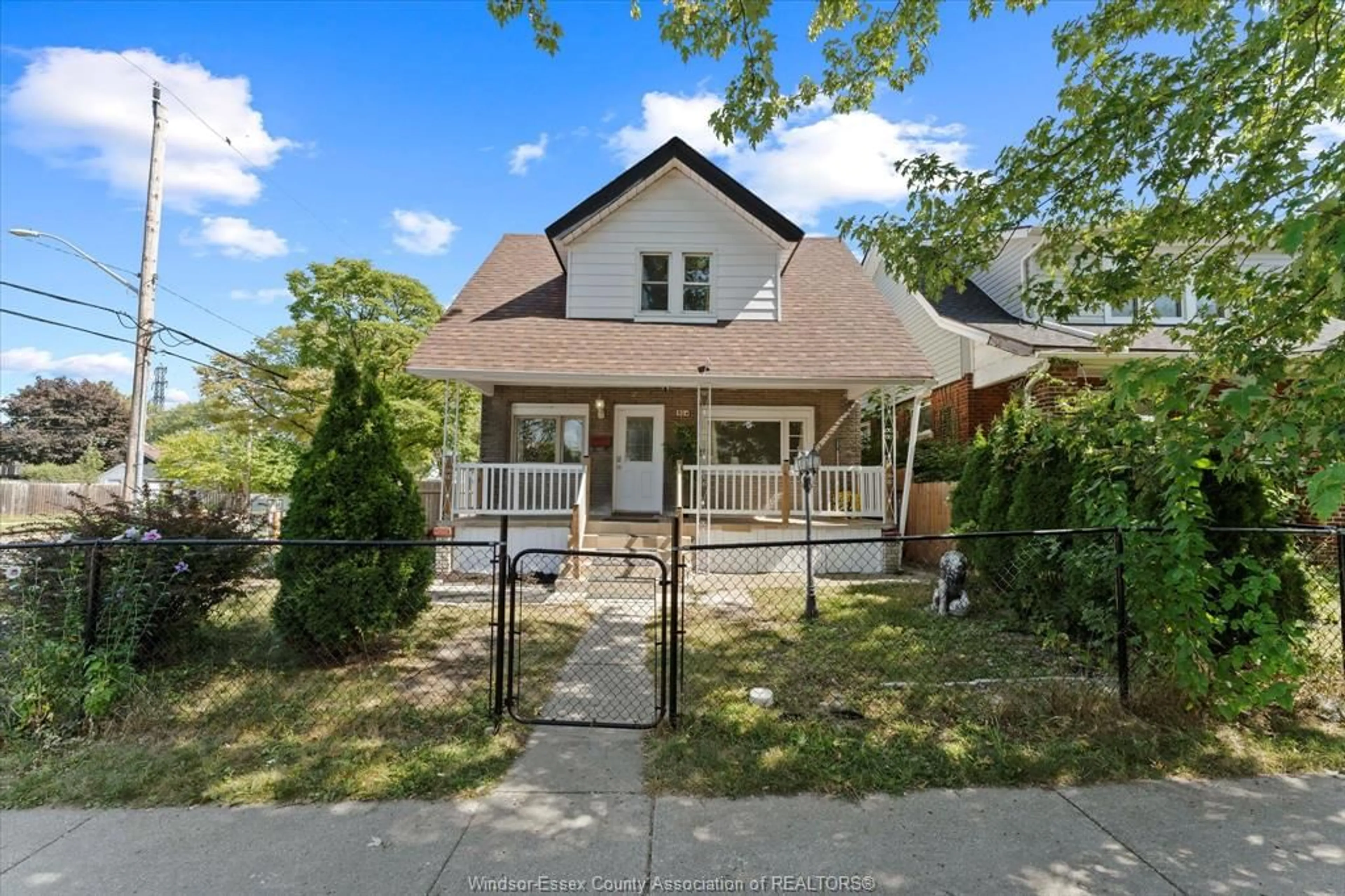 Unknown for 904 Elm Ave, Windsor Ontario N9A 5H5