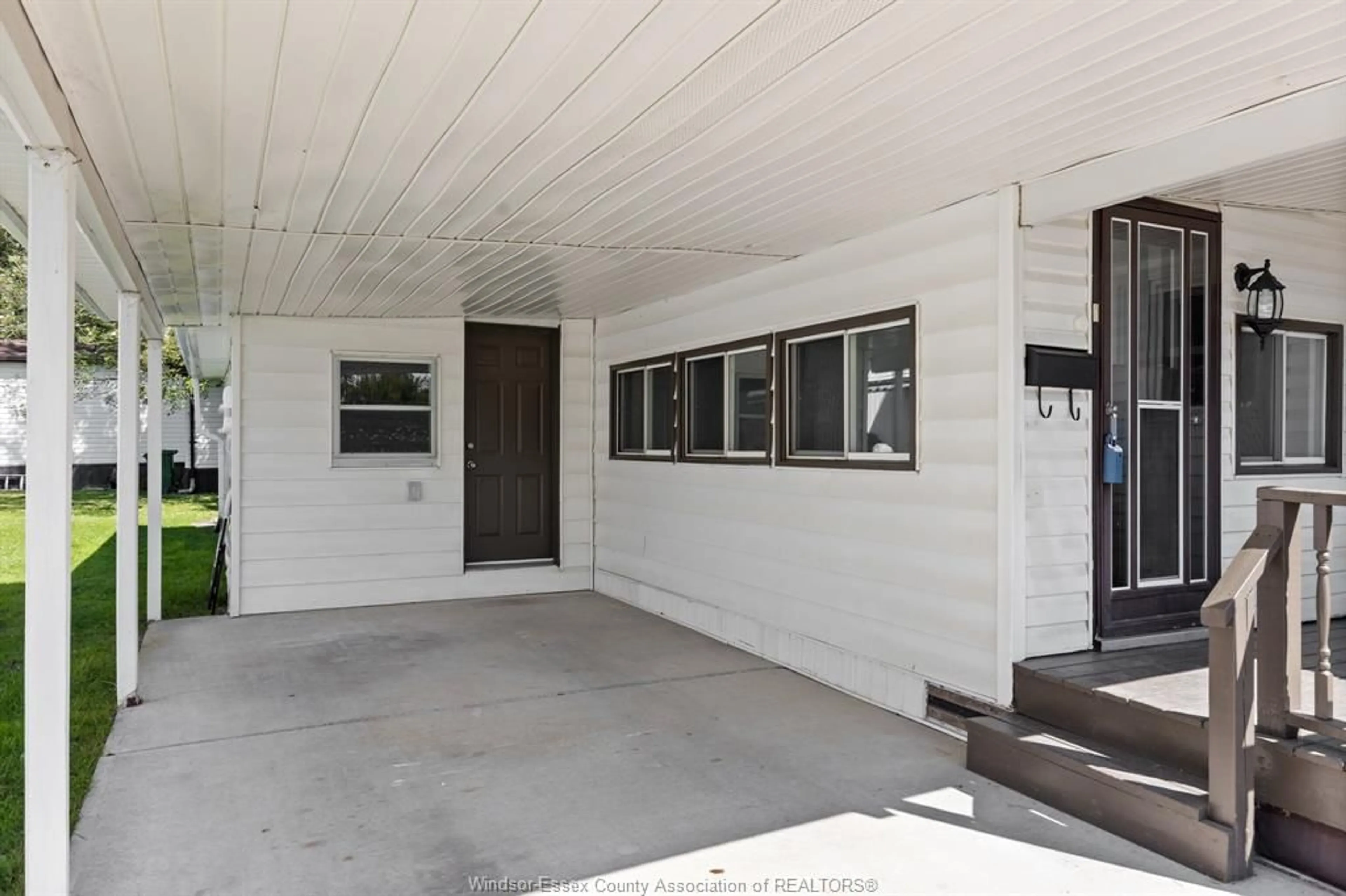 Unknown for 270 BEVERLY, Essex Ontario N8M 1N4