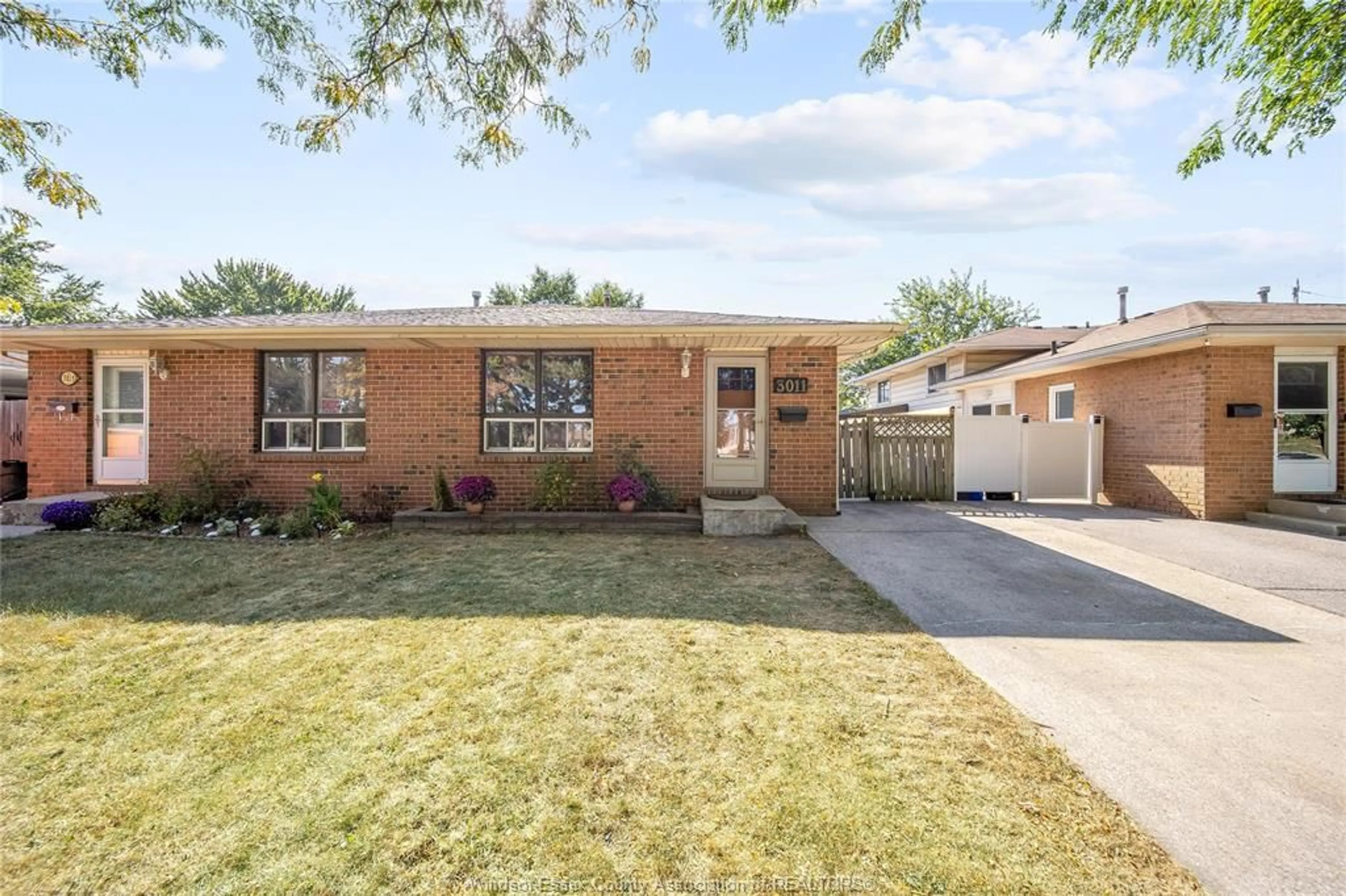 Home with brick exterior material, street for 3011 JEFFERSON, Windsor Ontario N8T 3H8