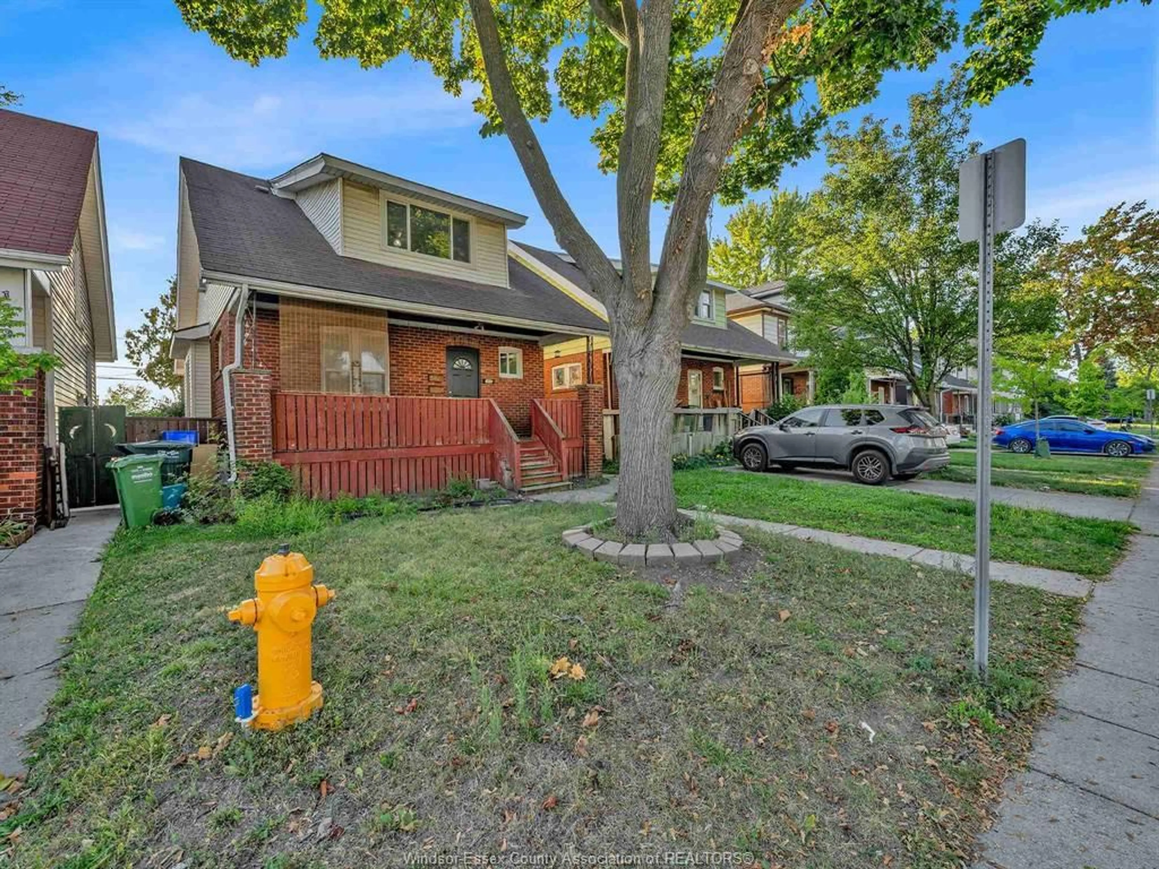 A pic from outside/outdoor area/front of a property/back of a property/a pic from drone, street for 1453 Marentette, Windsor Ontario N8X 4E2