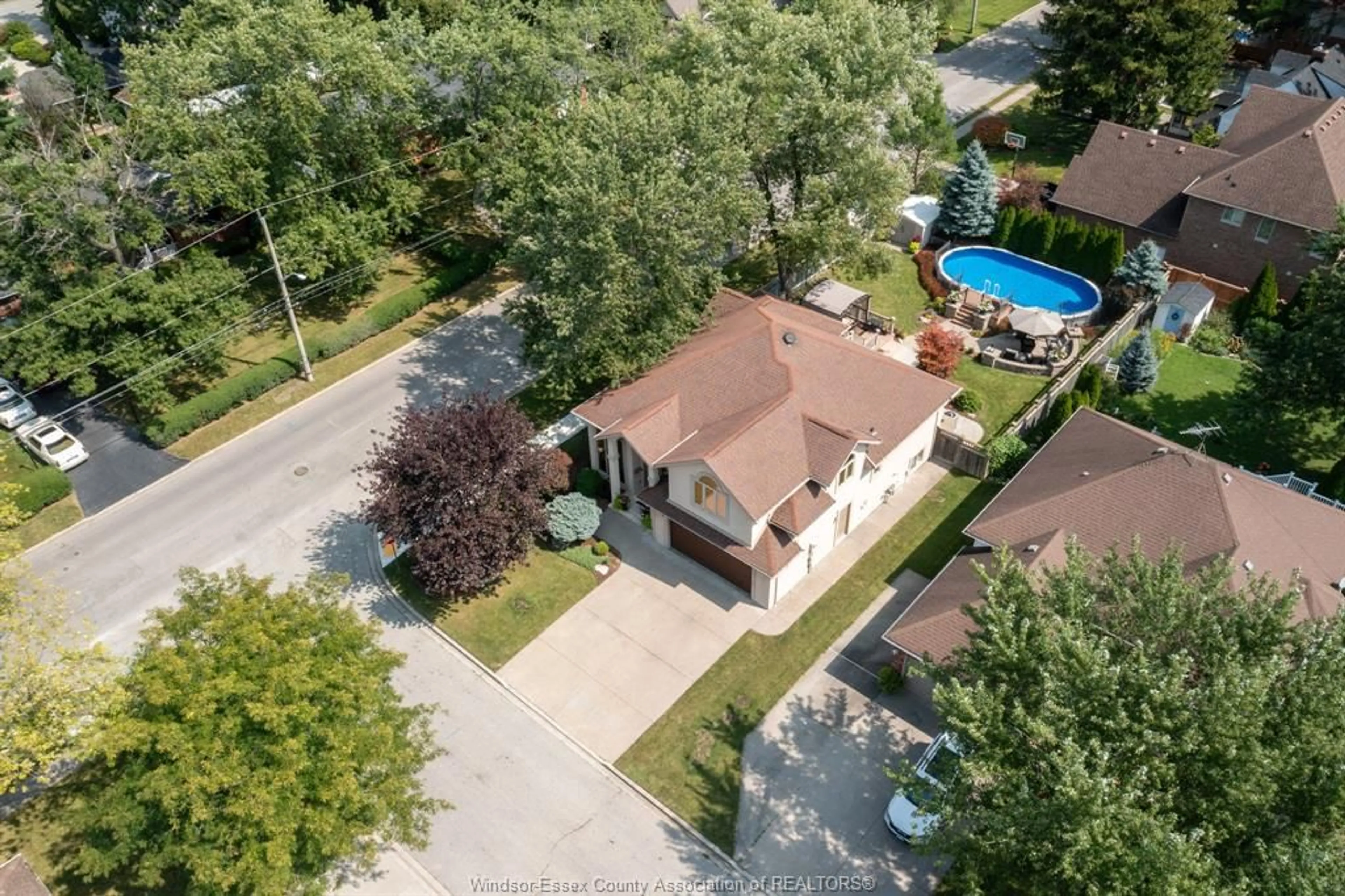 A pic from outside/outdoor area/front of a property/back of a property/a pic from drone, street for 4366 Guppy Crt, Windsor Ontario N9G 2N8