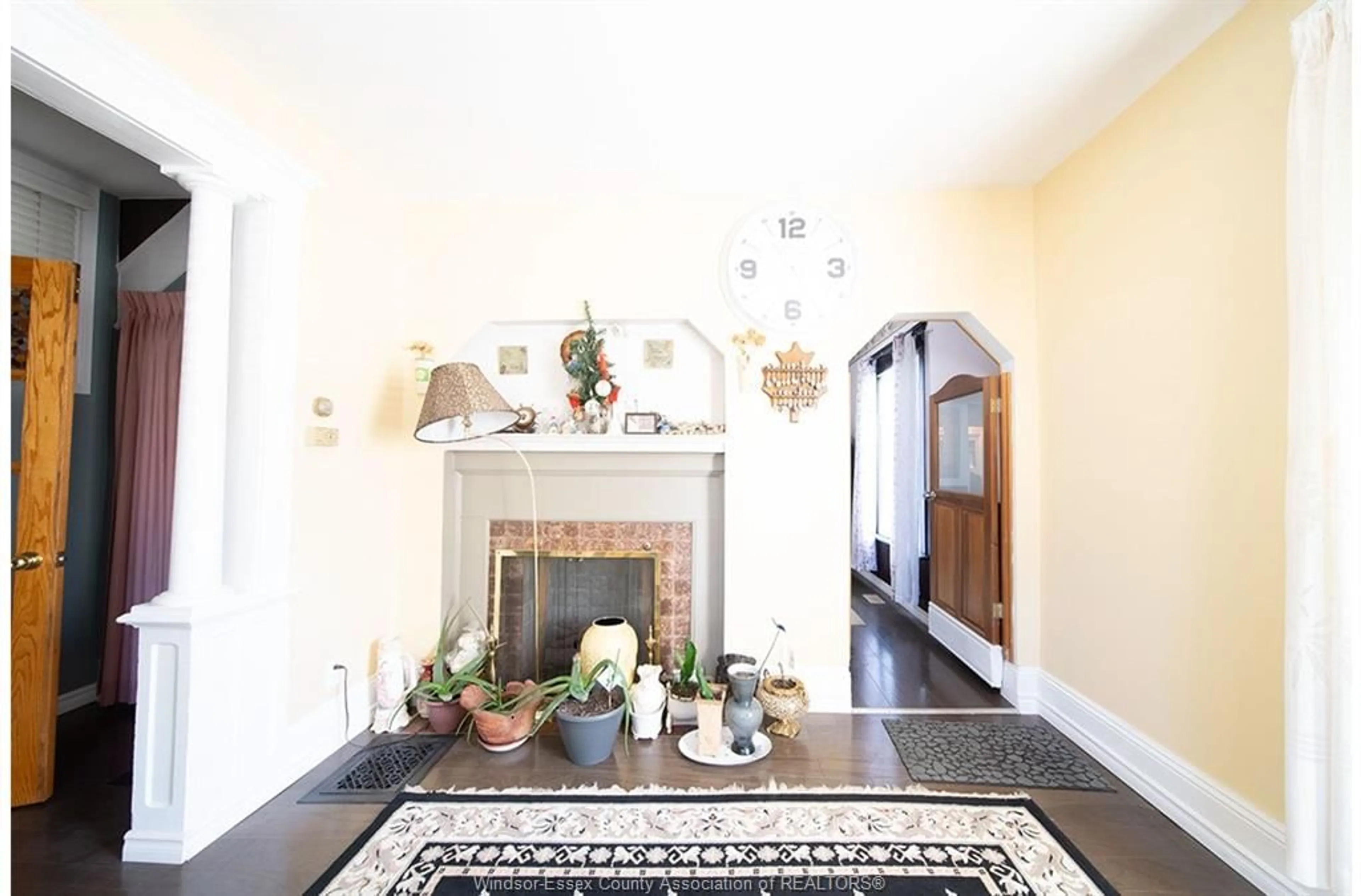 Indoor entryway for 55 GRANT St, Chatham Ontario N7L 1V1
