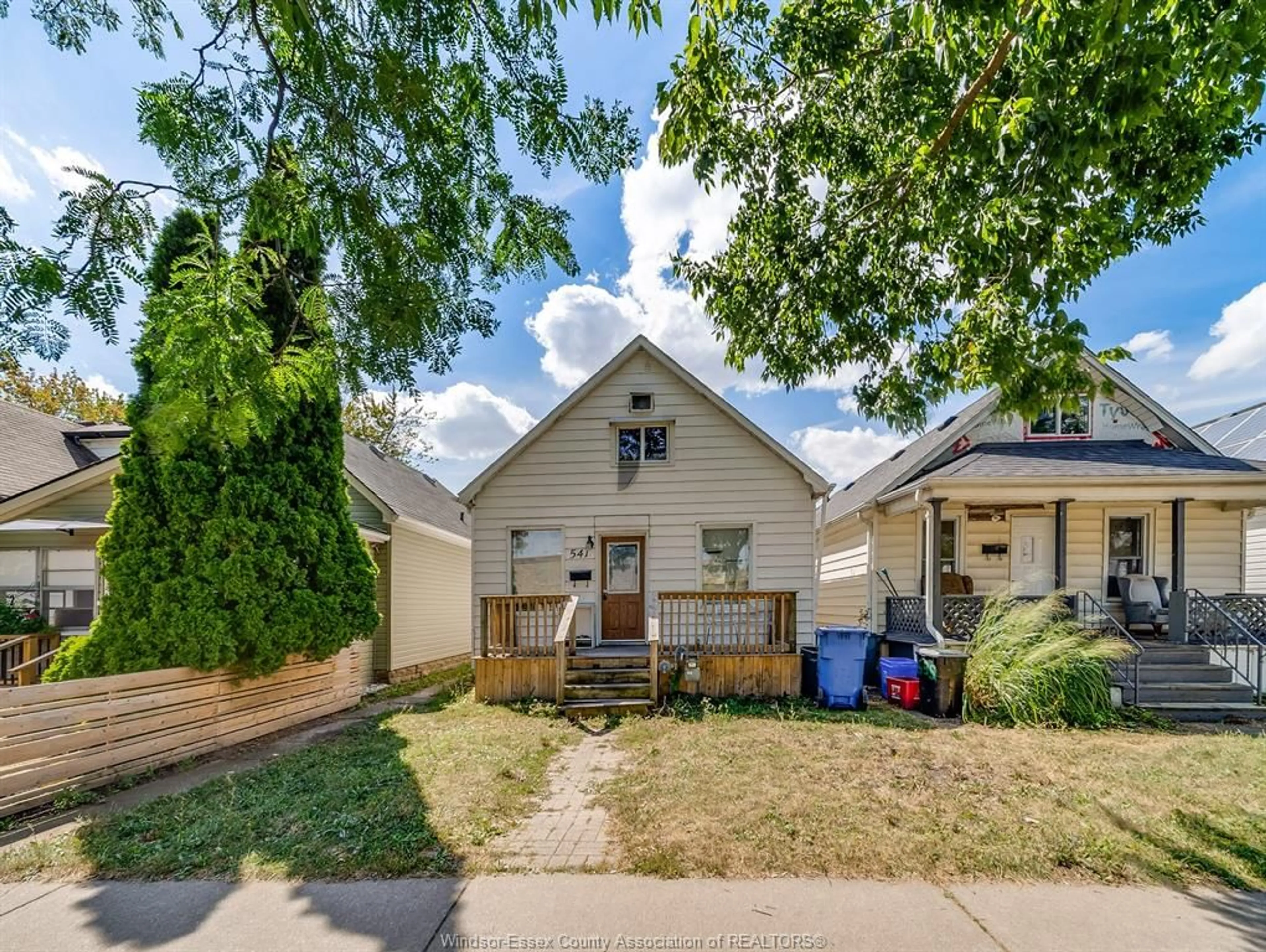 Home with vinyl exterior material, street for 541 BRIDGE Ave, Windsor Ontario N9B 2M3