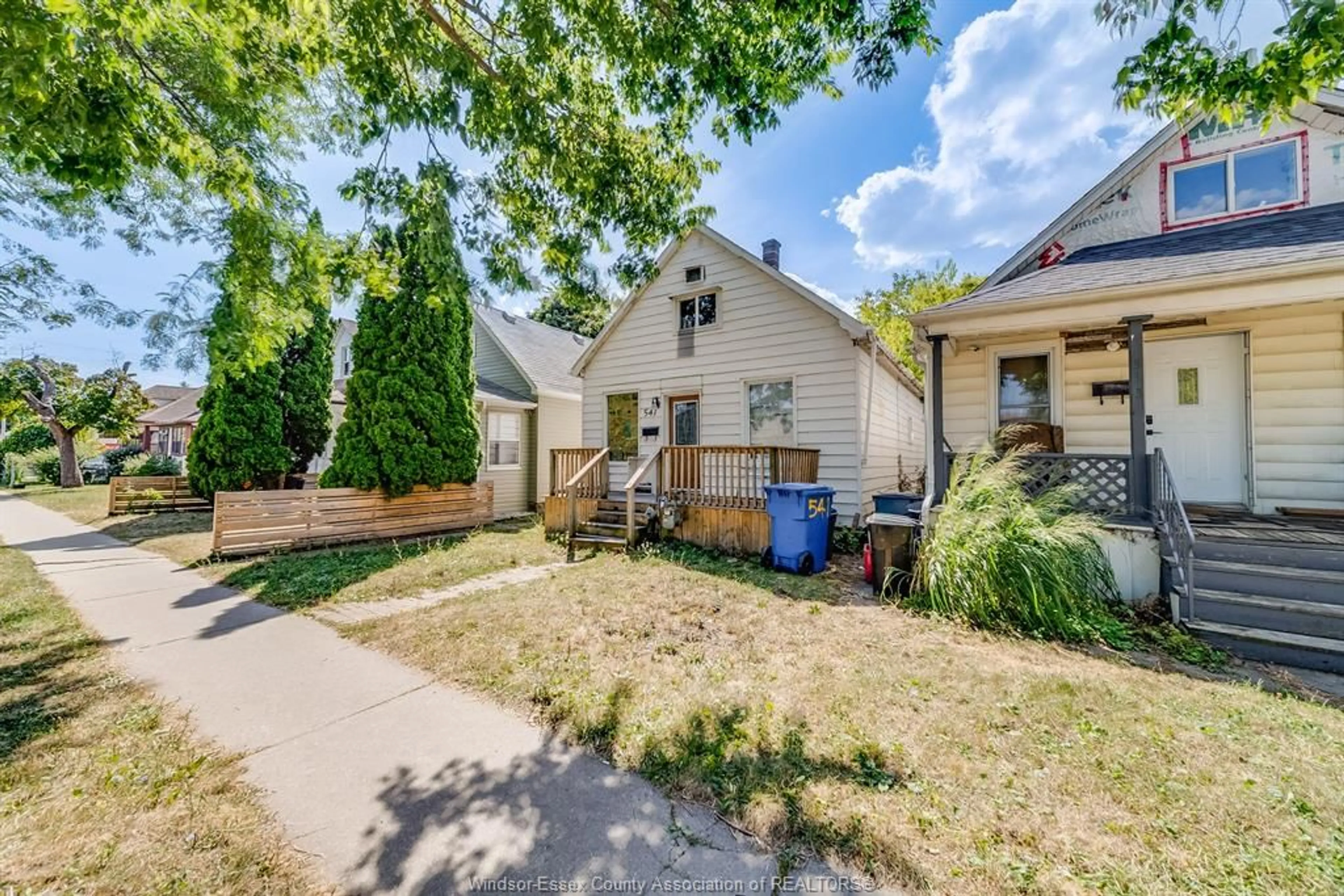A pic from outside/outdoor area/front of a property/back of a property/a pic from drone, street for 541 BRIDGE Ave, Windsor Ontario N9B 2M3