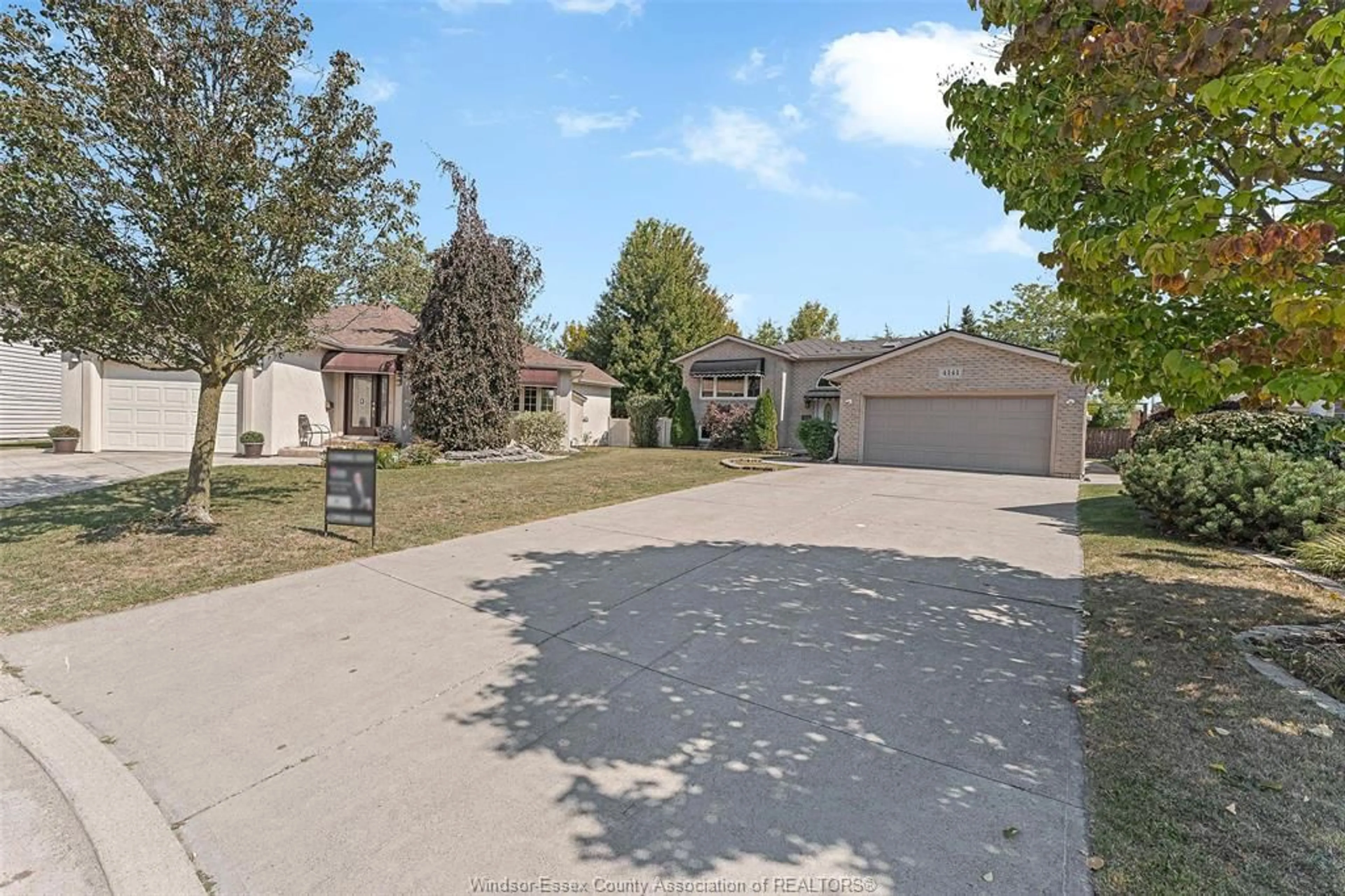 A pic from outside/outdoor area/front of a property/back of a property/a pic from drone, street for 4141 ANTHONY Crt, Windsor Ontario N8W 5S9