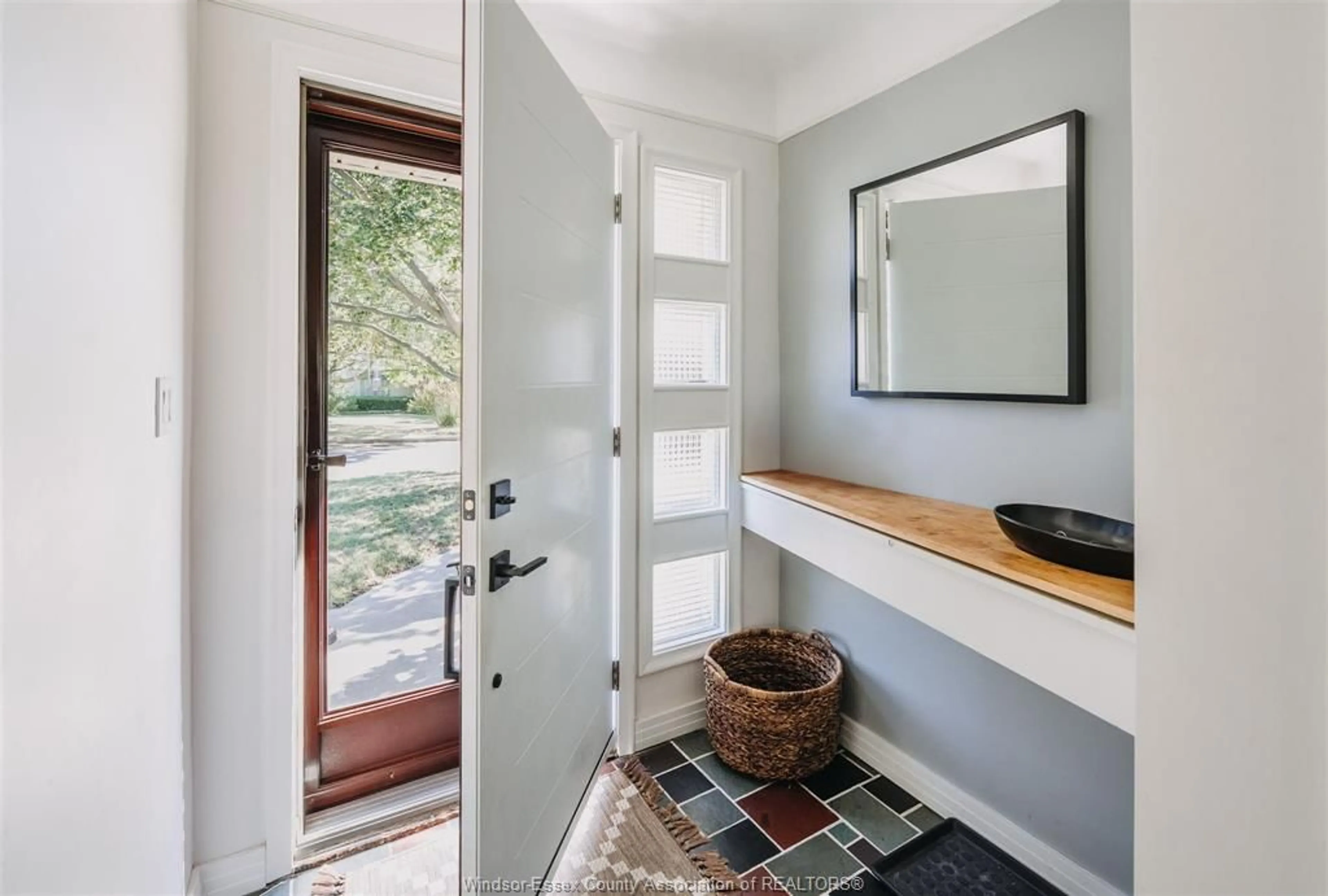 Indoor entryway for 279 Eastlawn Ave, Windsor Ontario N8S 3H1