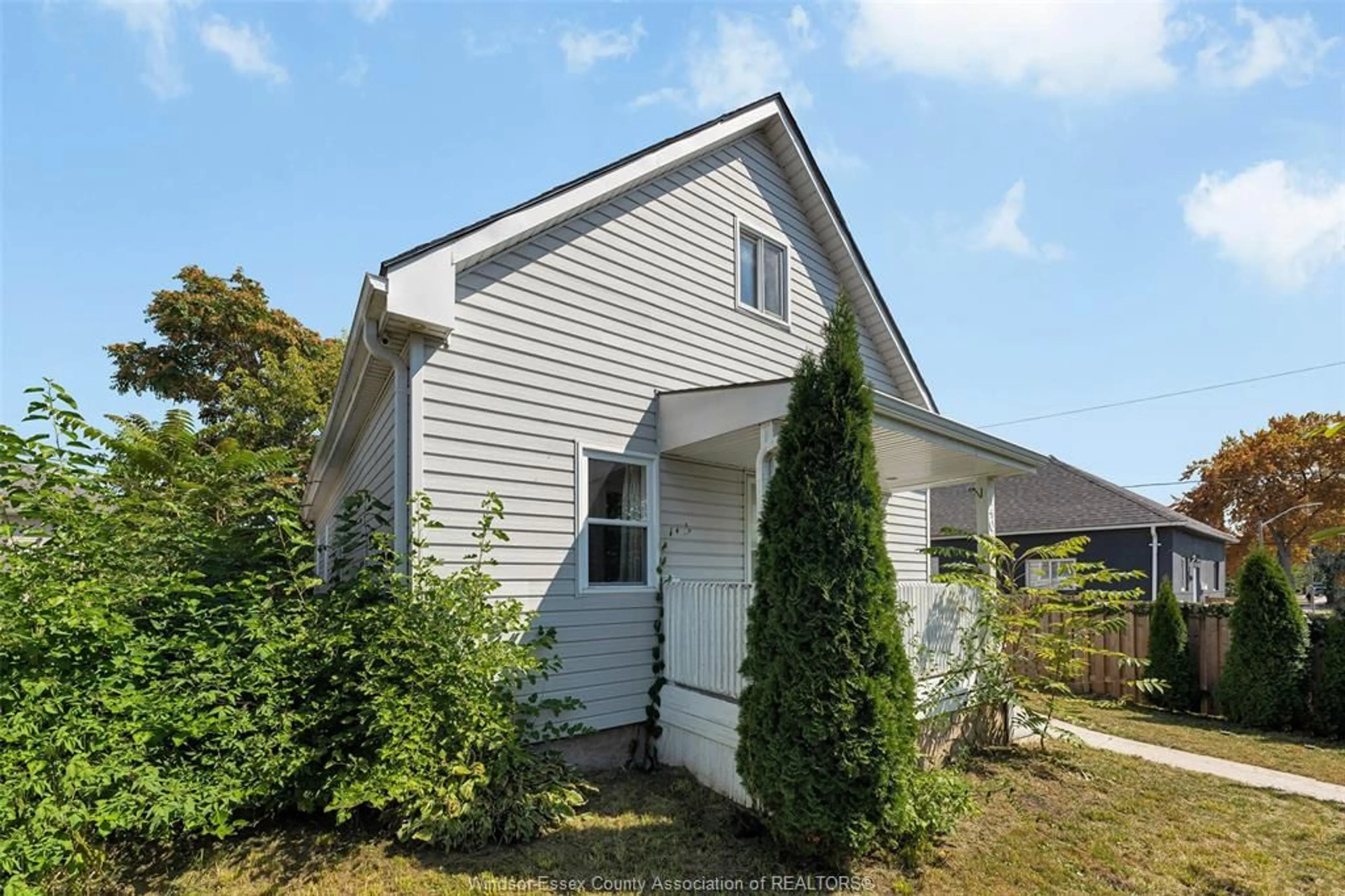 Home with vinyl exterior material, building for 440 MARENTETTE Ave, Windsor Ontario N9A 1Y9