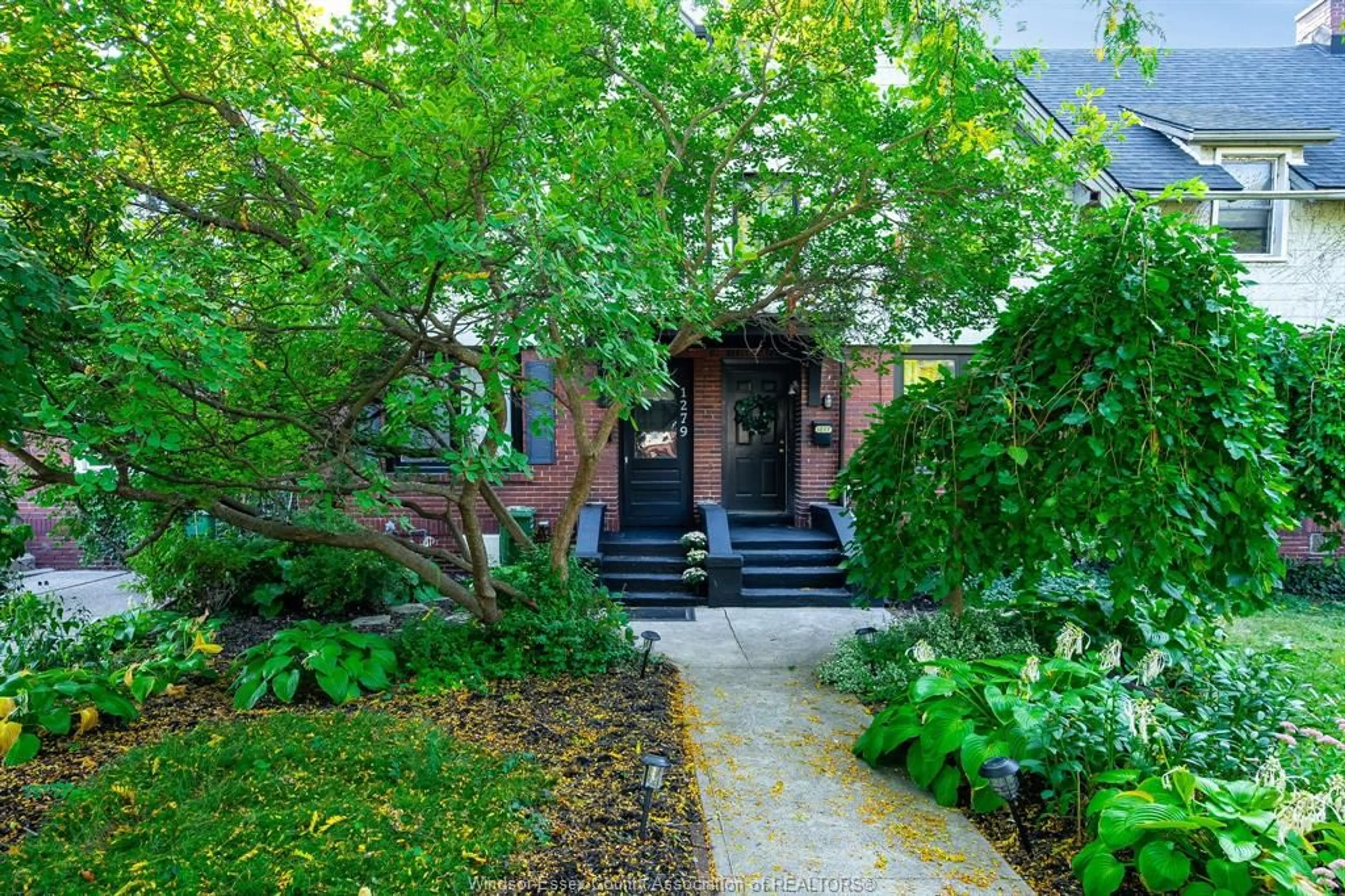 Unknown for 1279 Monmouth, Windsor Ontario N8Y 3M2