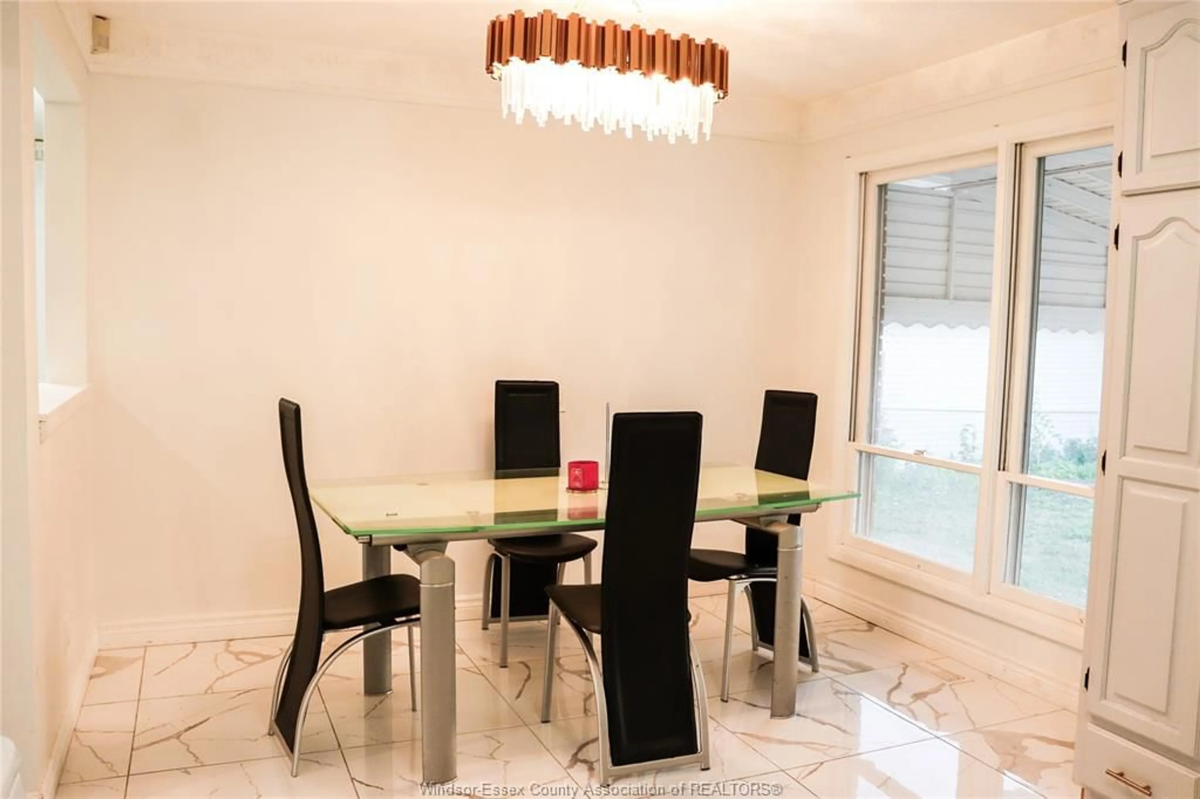 Dining room, ceramic/tile floor for 951 RIVERDALE, Windsor Ontario N8S 4C4