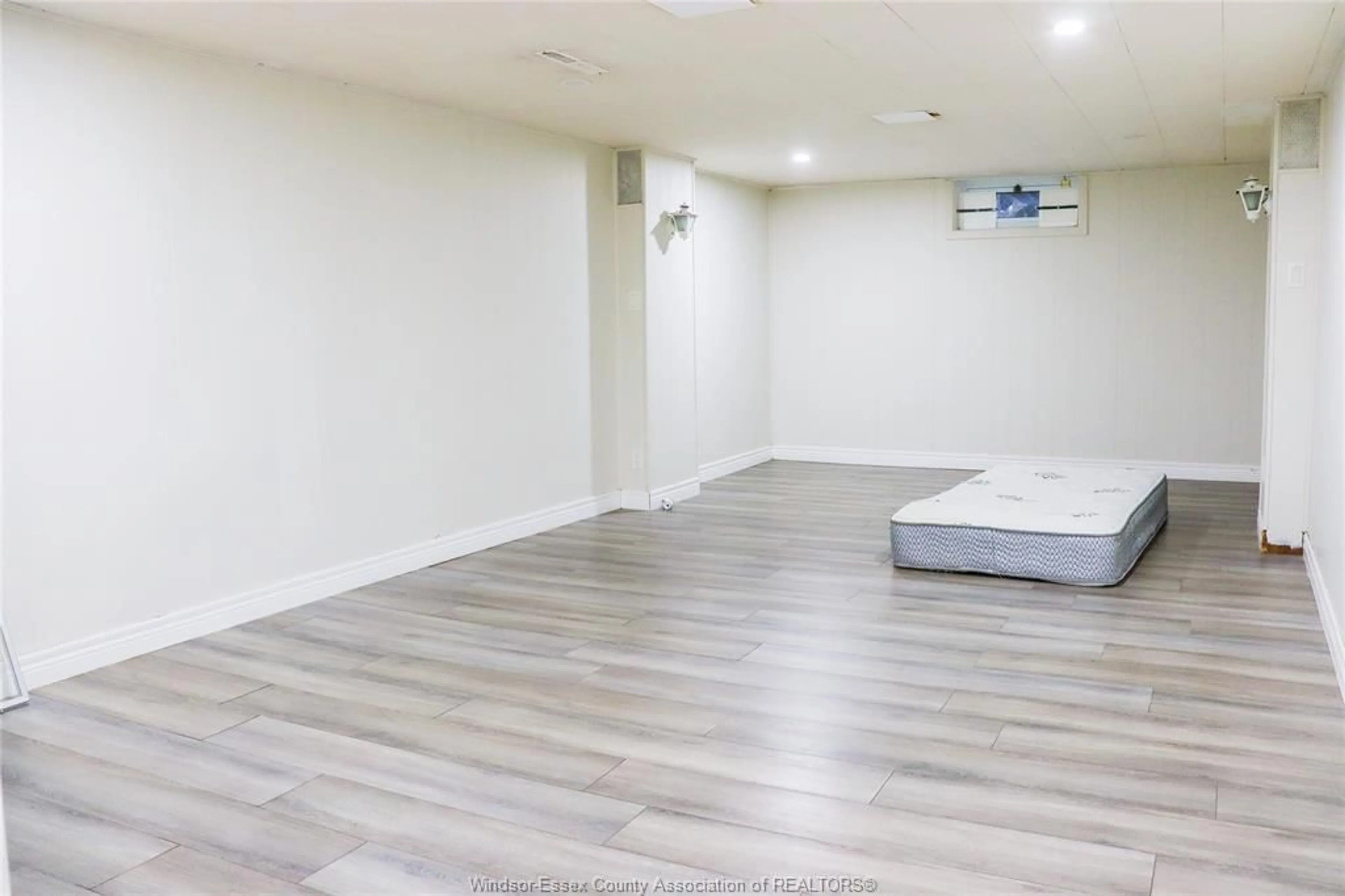 A pic of a room for 951 RIVERDALE, Windsor Ontario N8S 4C4