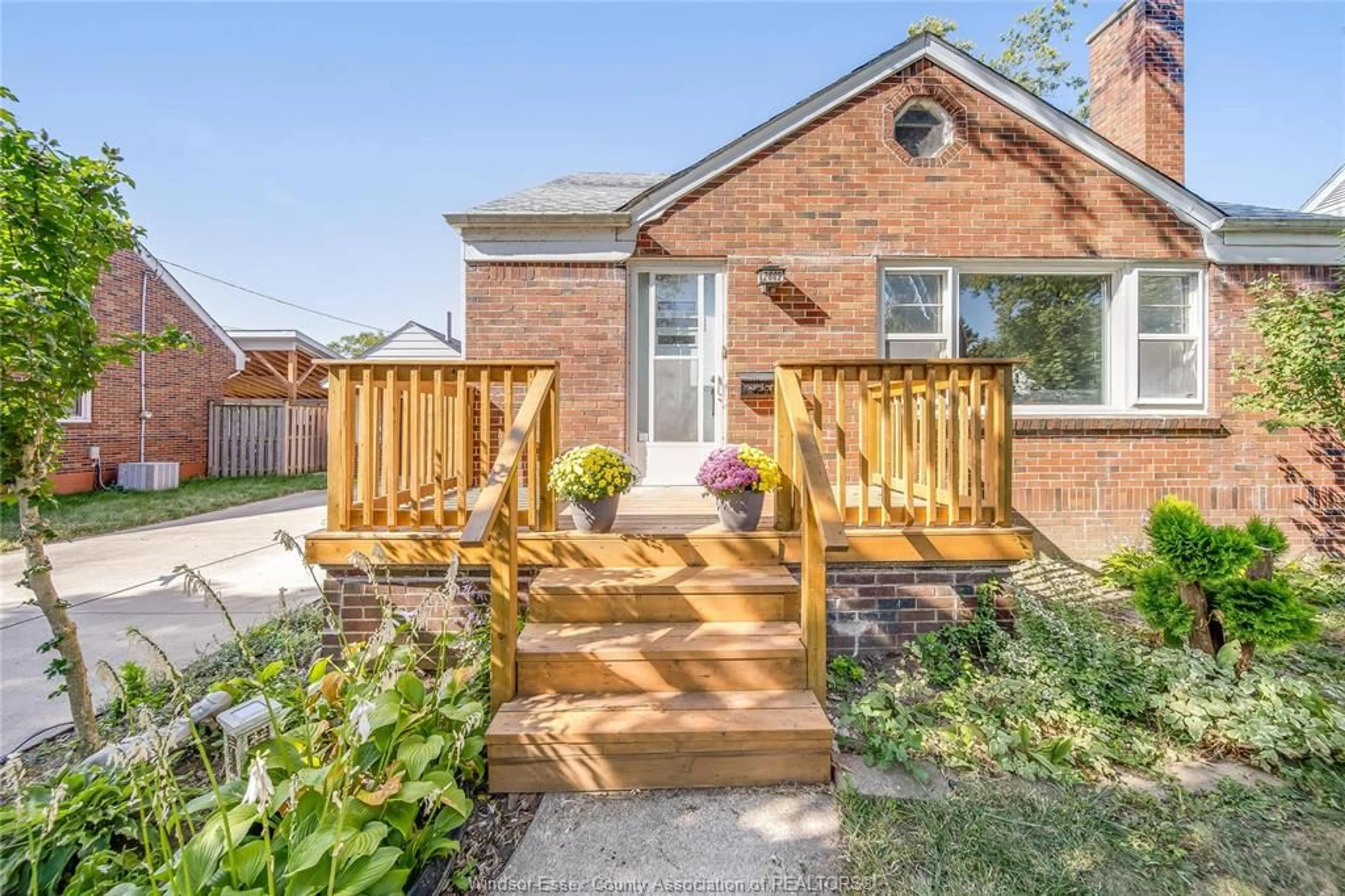 Home with brick exterior material, street for 2889 ALEXANDRA Ave, Windsor Ontario N9A 2J8