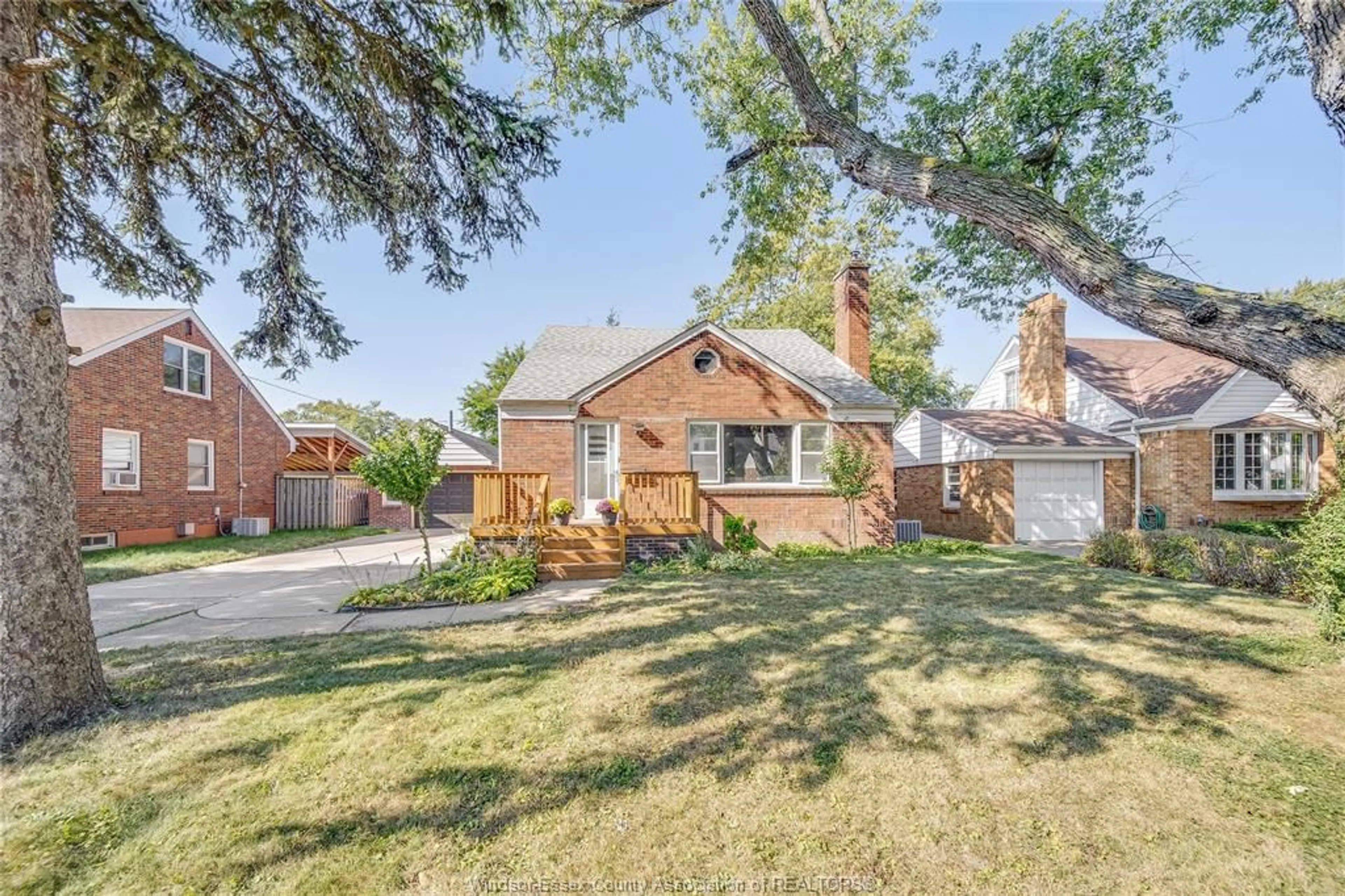 Home with brick exterior material, street for 2889 ALEXANDRA Ave, Windsor Ontario N9A 2J8