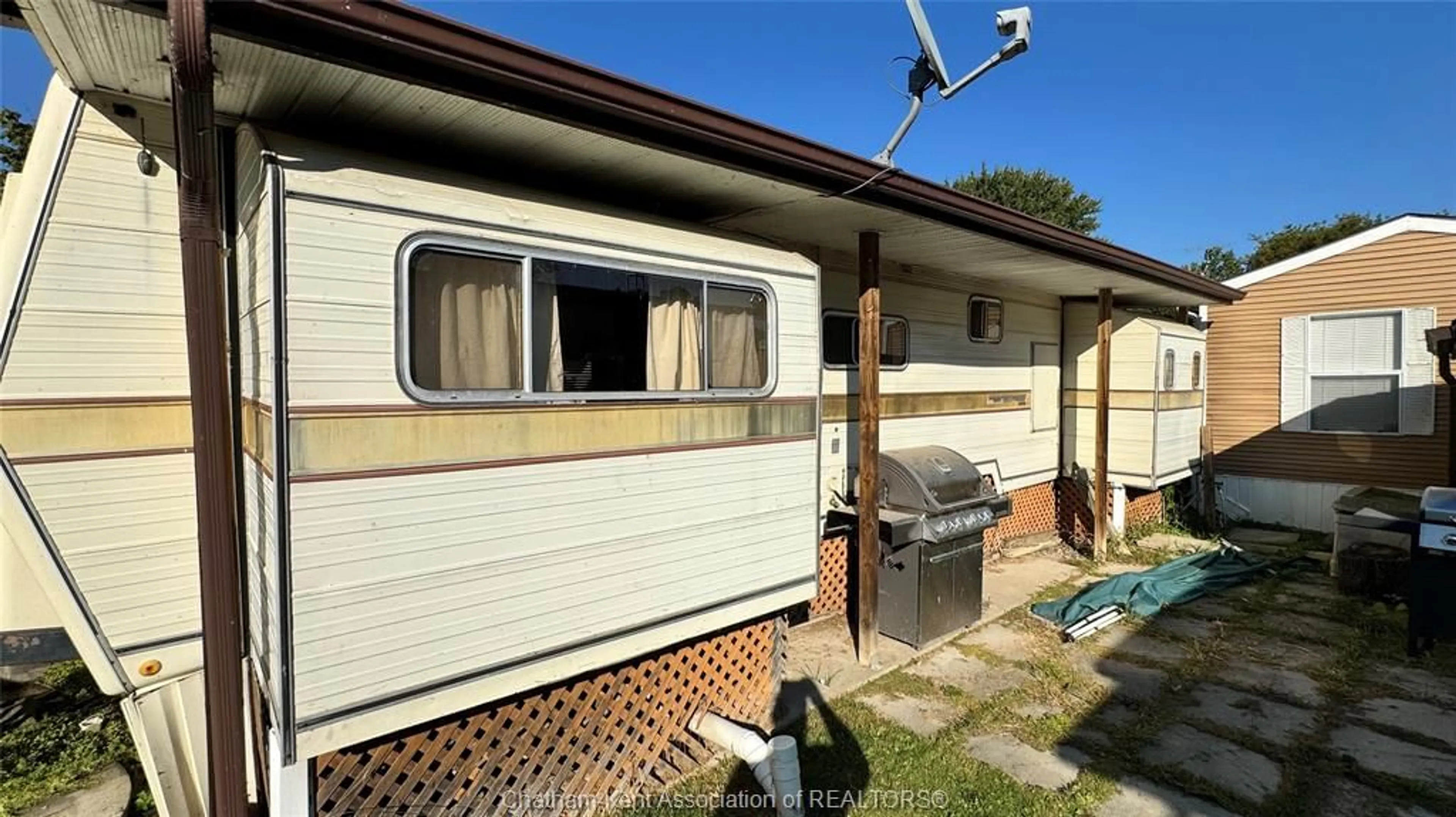 A pic from outside/outdoor area/front of a property/back of a property/a pic from drone, building for 12443 Rose Beach Line, Morpeth Ontario N0P 1X0