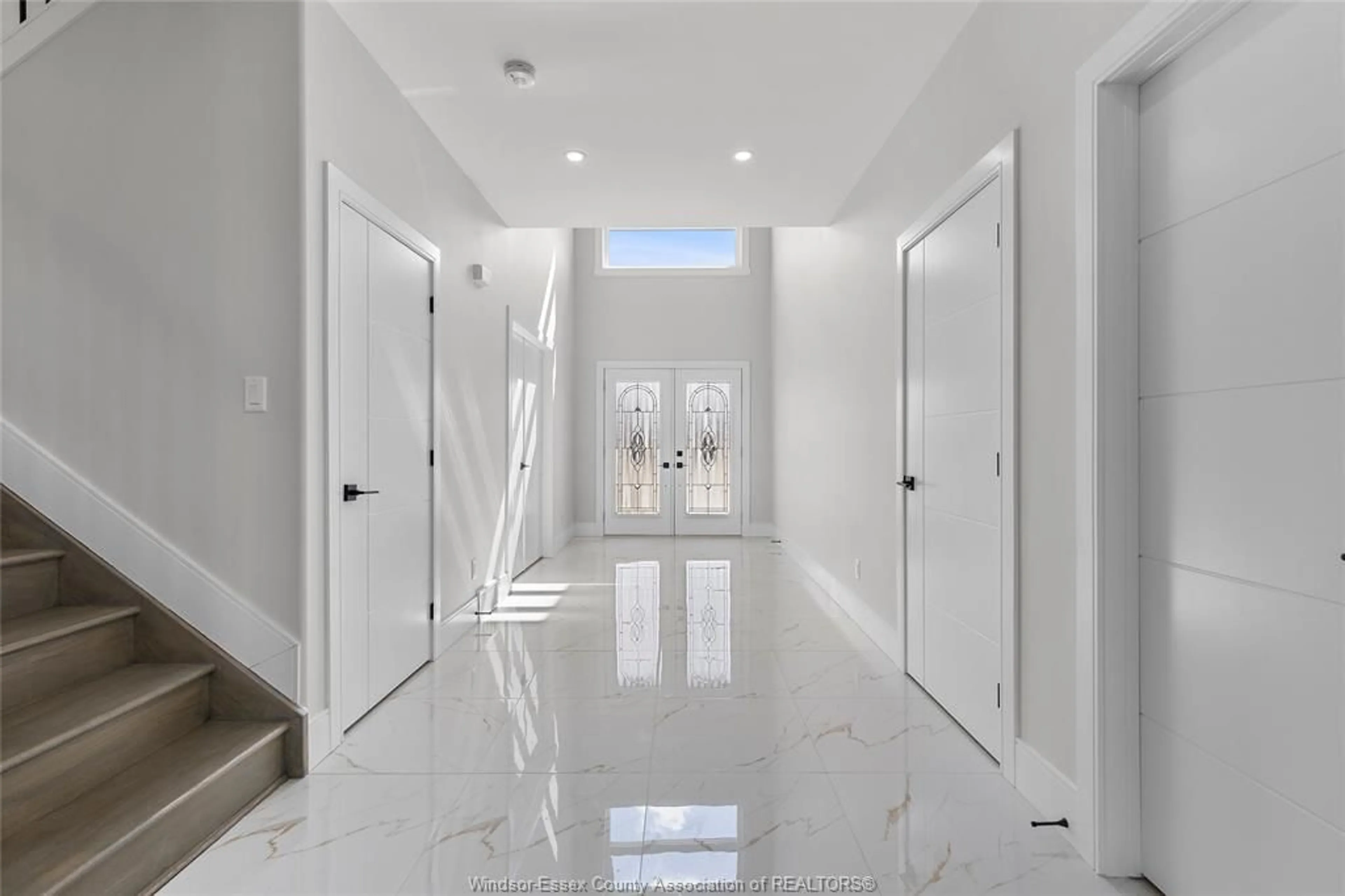 Indoor foyer for 78 NOBLE Crt, Amherstburg Ontario N9V 0G8