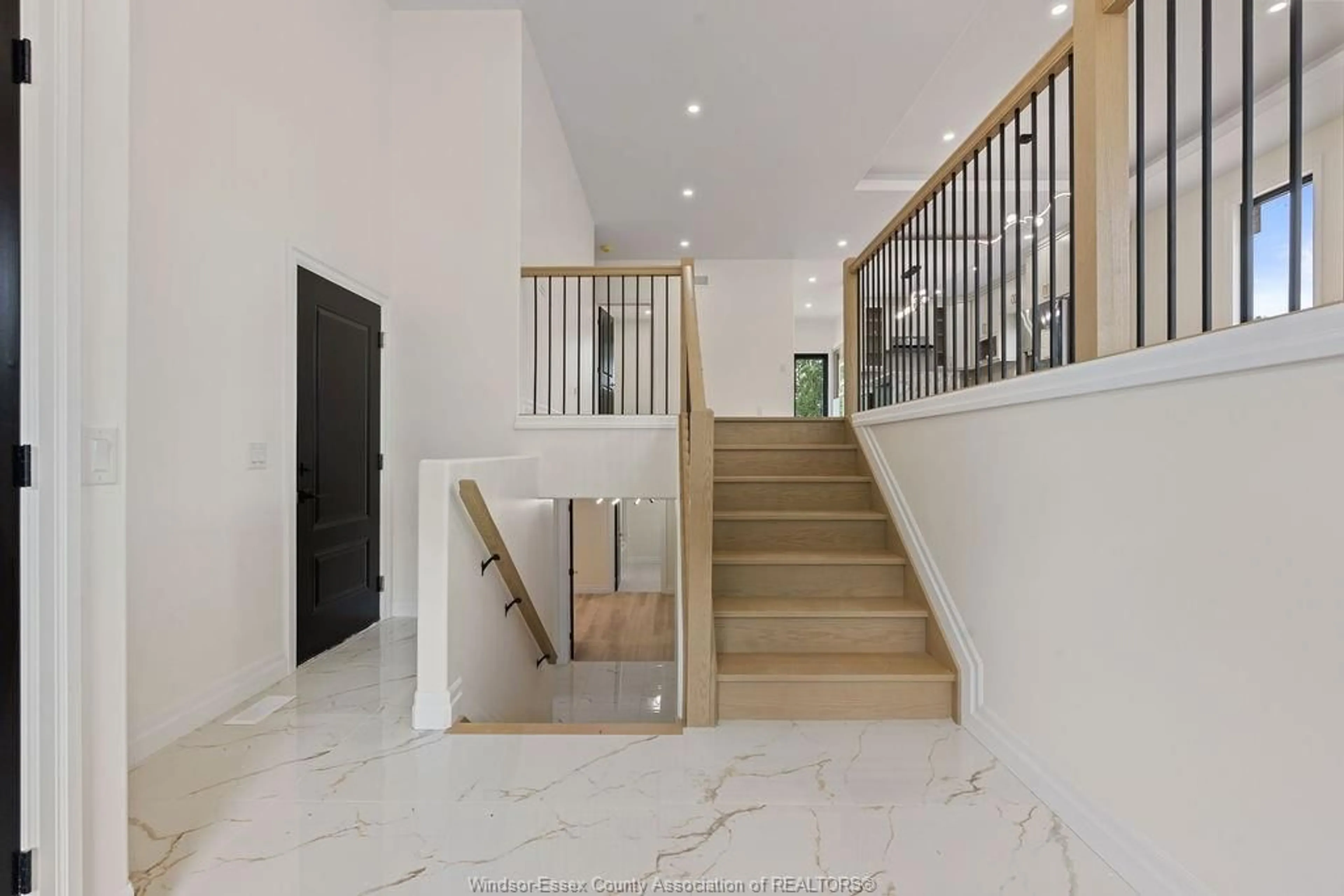 Stairs for 2596 MAYFAIR Ave, LaSalle Ontario N9J 0E5