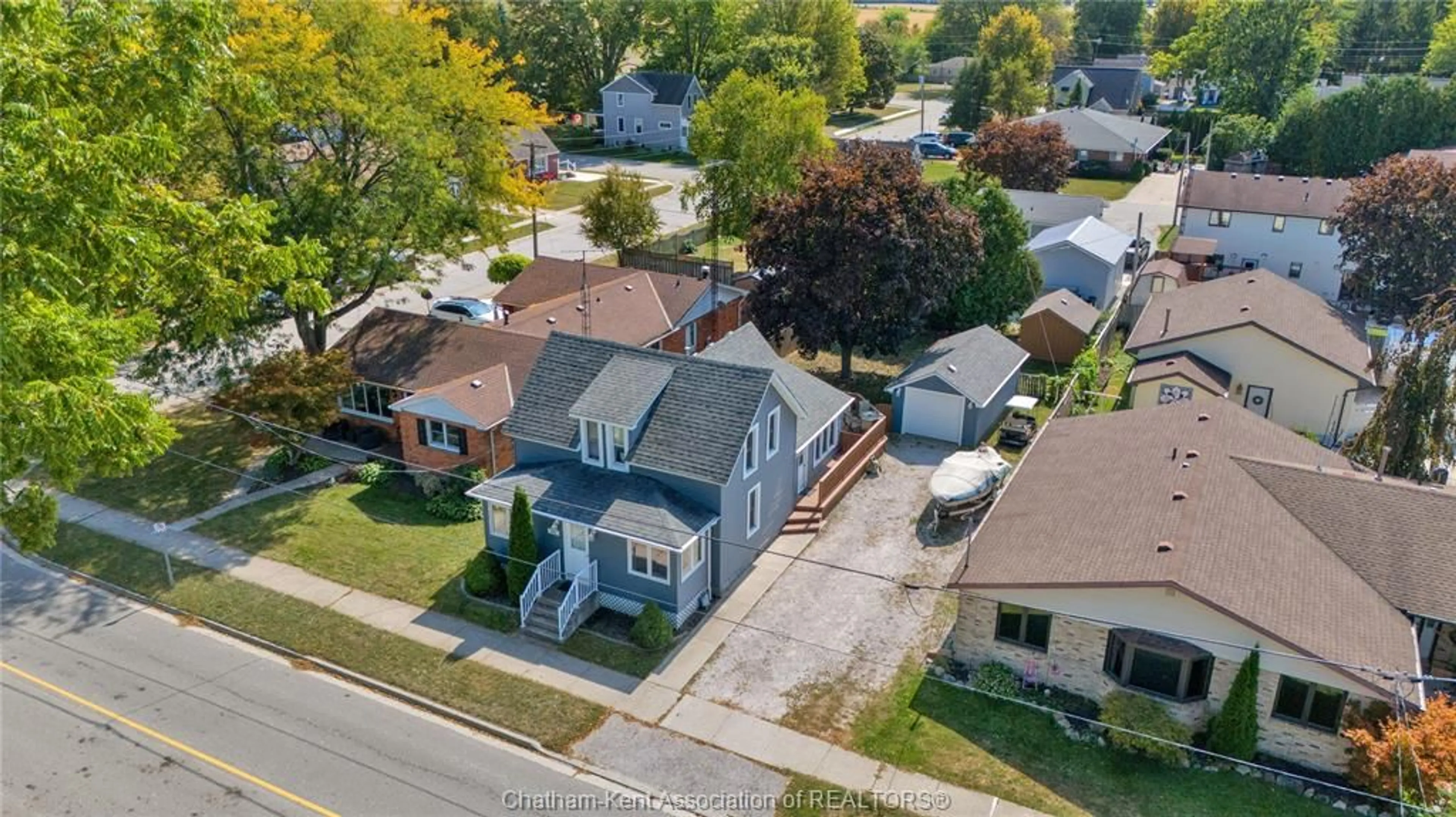 A pic from outside/outdoor area/front of a property/back of a property/a pic from drone, street for 475 Broadway St, Port Lambton Ontario N0P 2B0