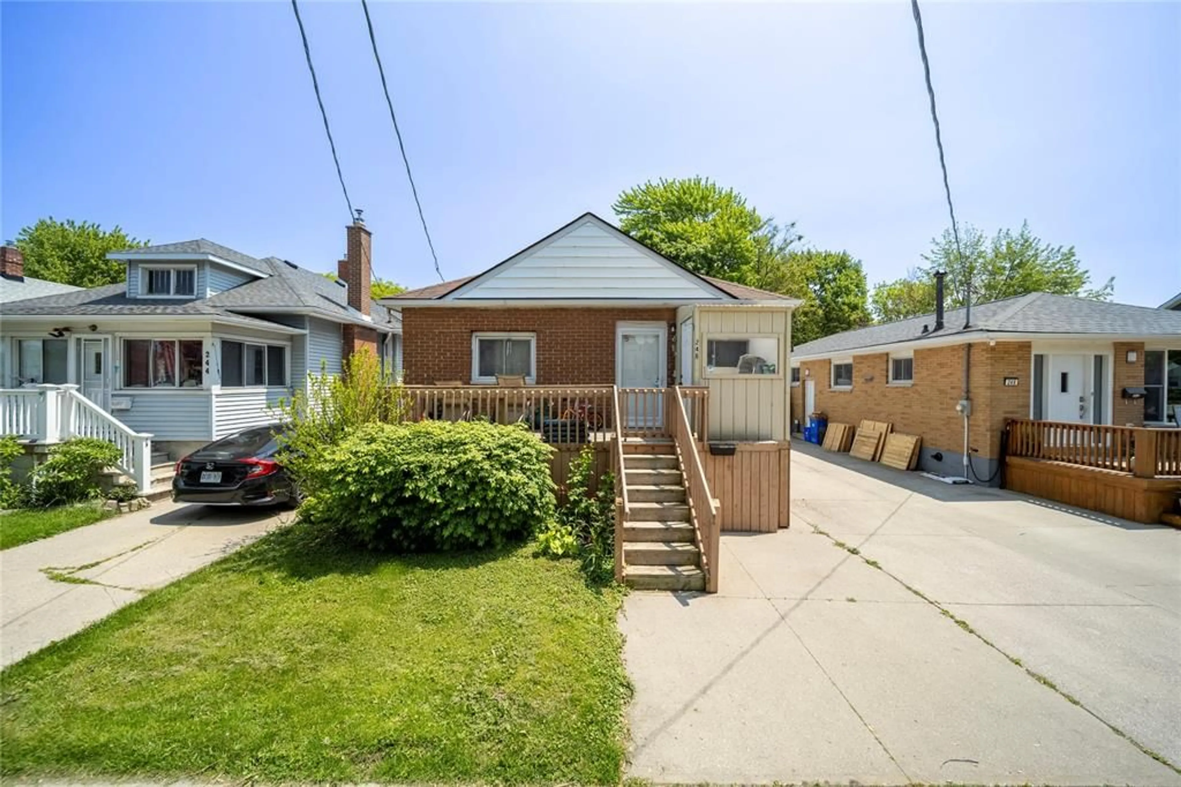 Patio, street for 246 RUSSELL St, Sarnia Ontario N7T 3L8
