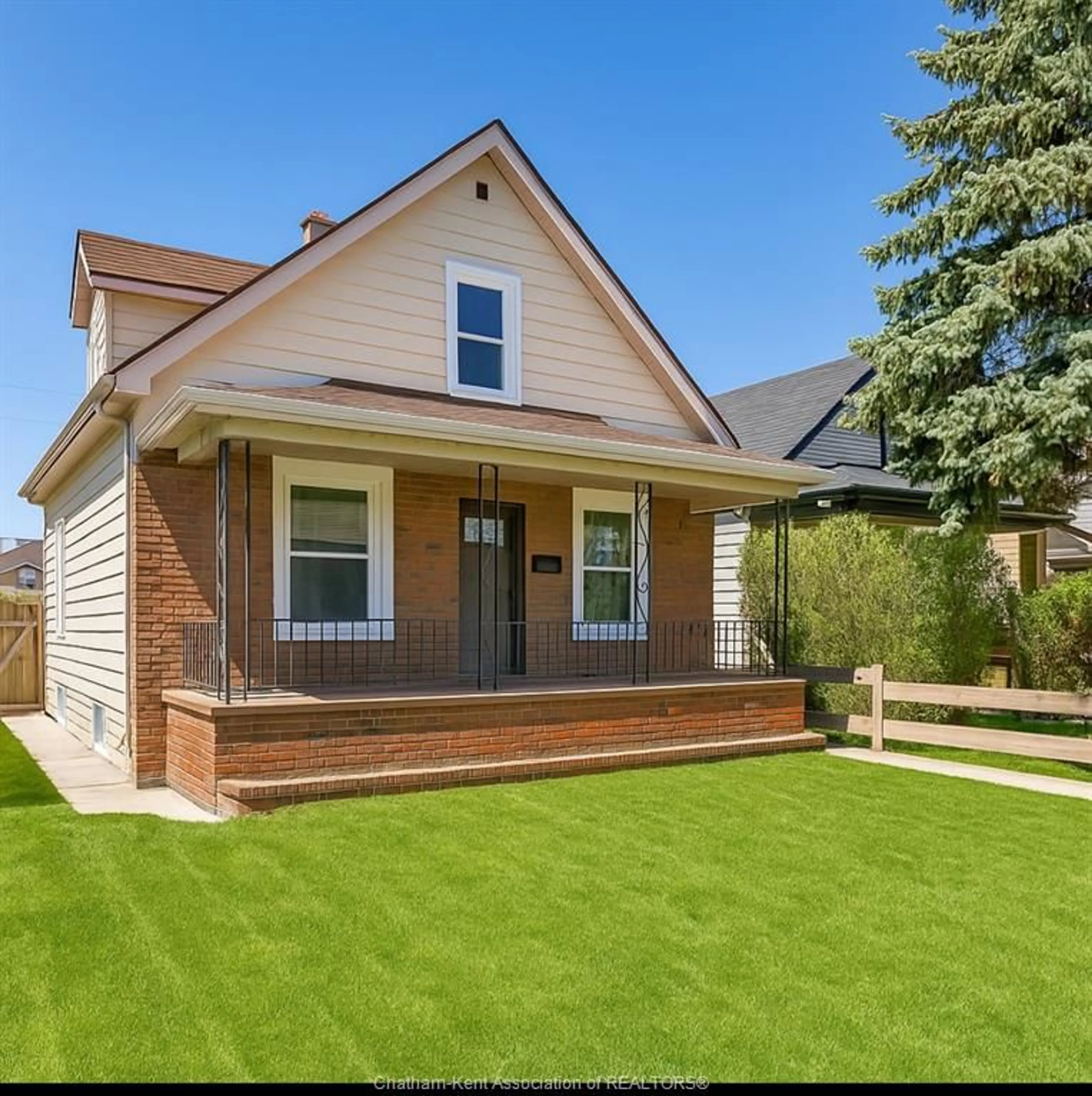 Home with brick exterior material, street for 841 Pierre Ave, Windsor Ontario N9A 2K6