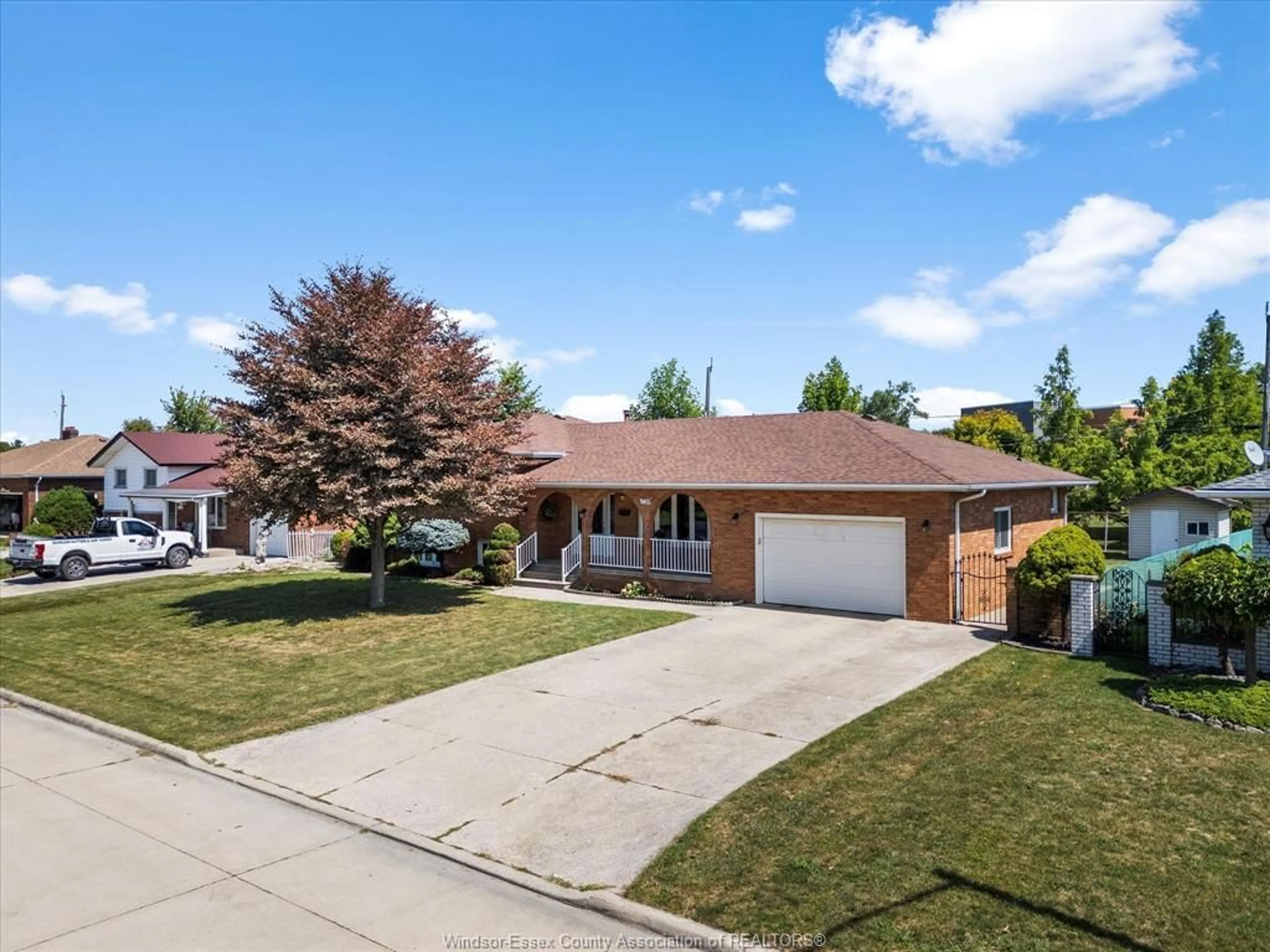 A pic from outside/outdoor area/front of a property/back of a property/a pic from drone, street for 1728 PARTINGTON Ave, Windsor Ontario N9B 2R3