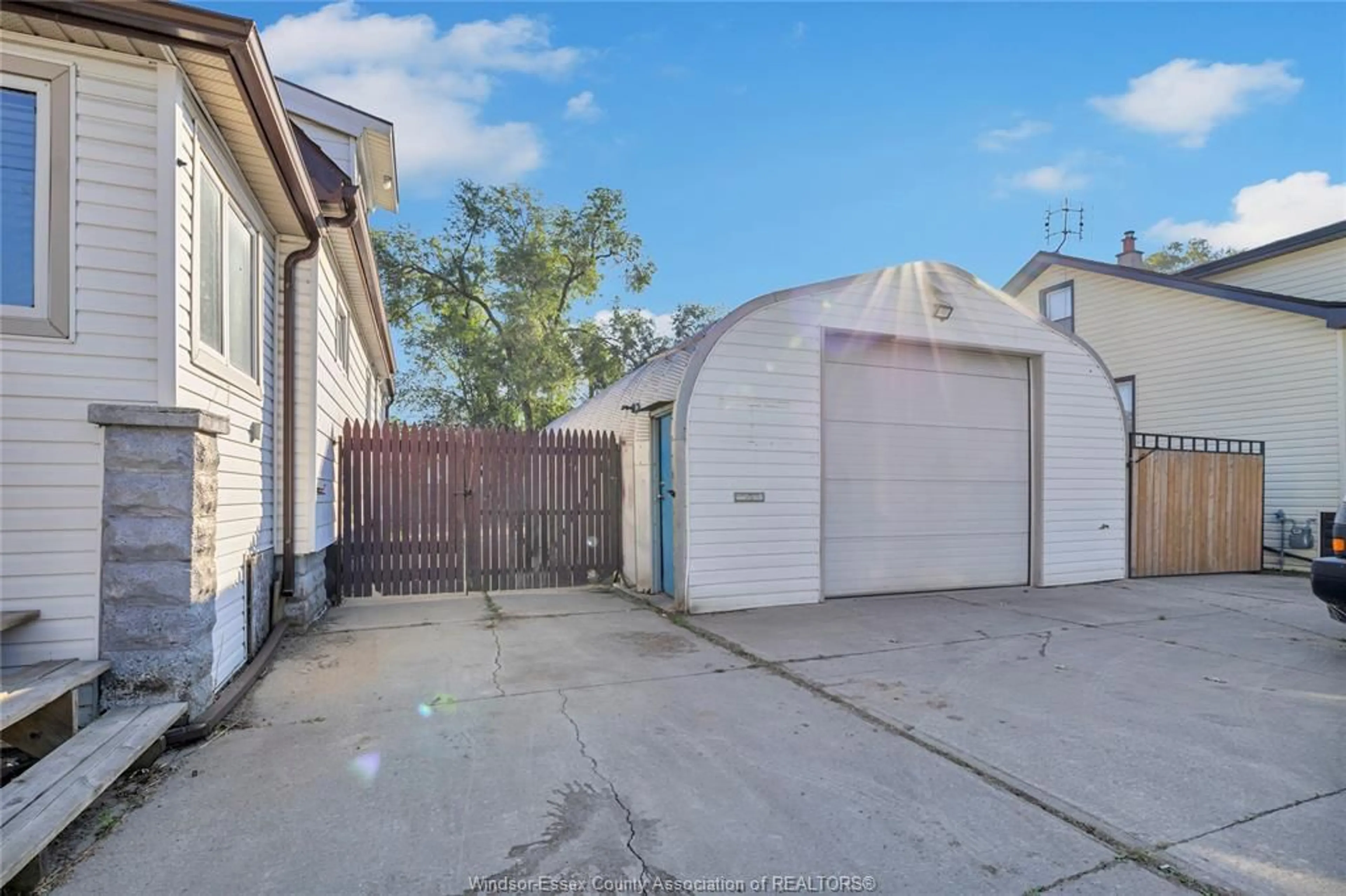 Unknown for 1866 ST. LUKE, Windsor Ontario N8W 3W7