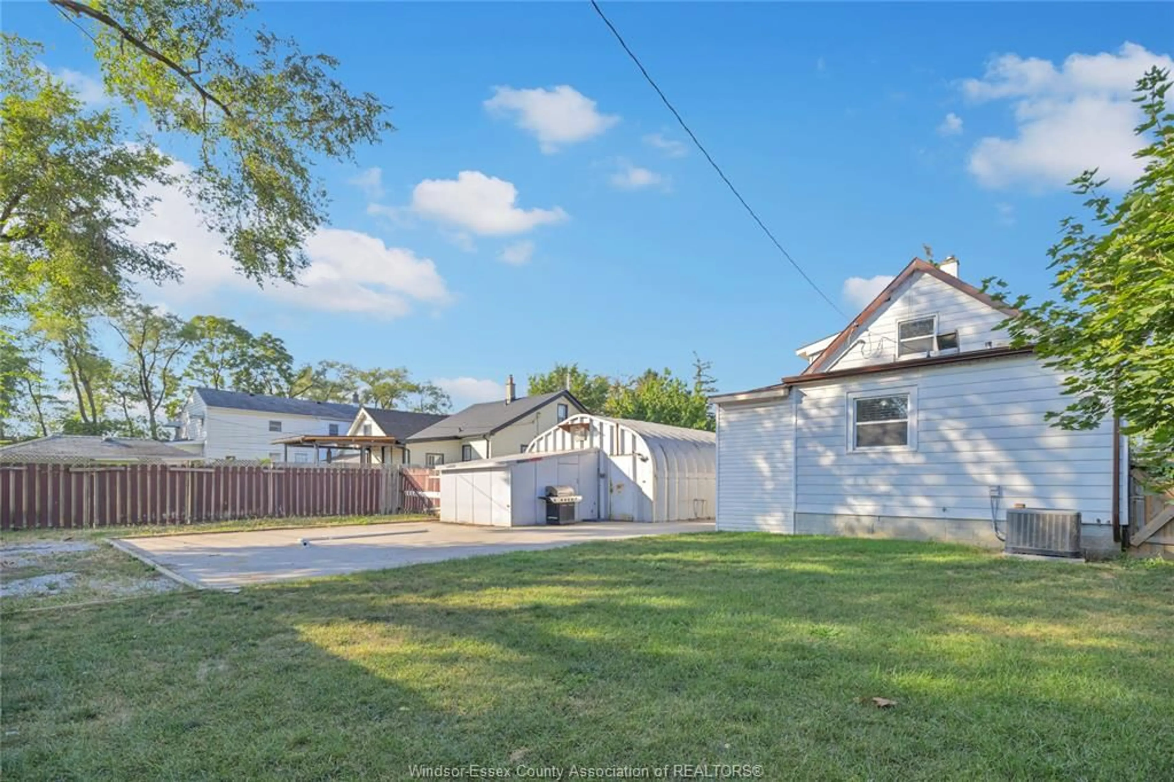 A pic from outside/outdoor area/front of a property/back of a property/a pic from drone, street for 1866 ST. LUKE, Windsor Ontario N8W 3W7