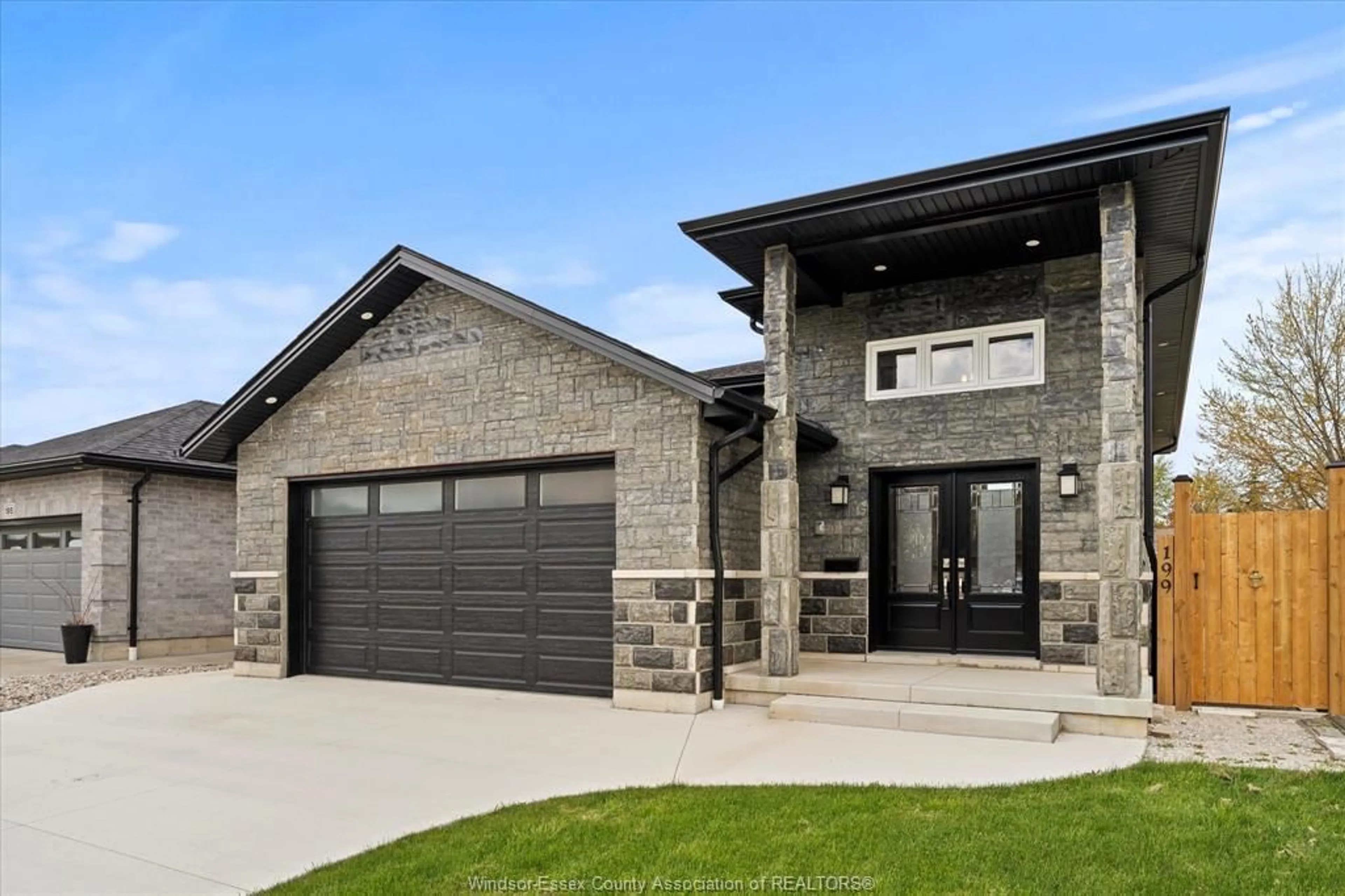 Home with brick exterior material, street for 199 THOMAS Ave, Wallaceburg Ontario N8A 5H6