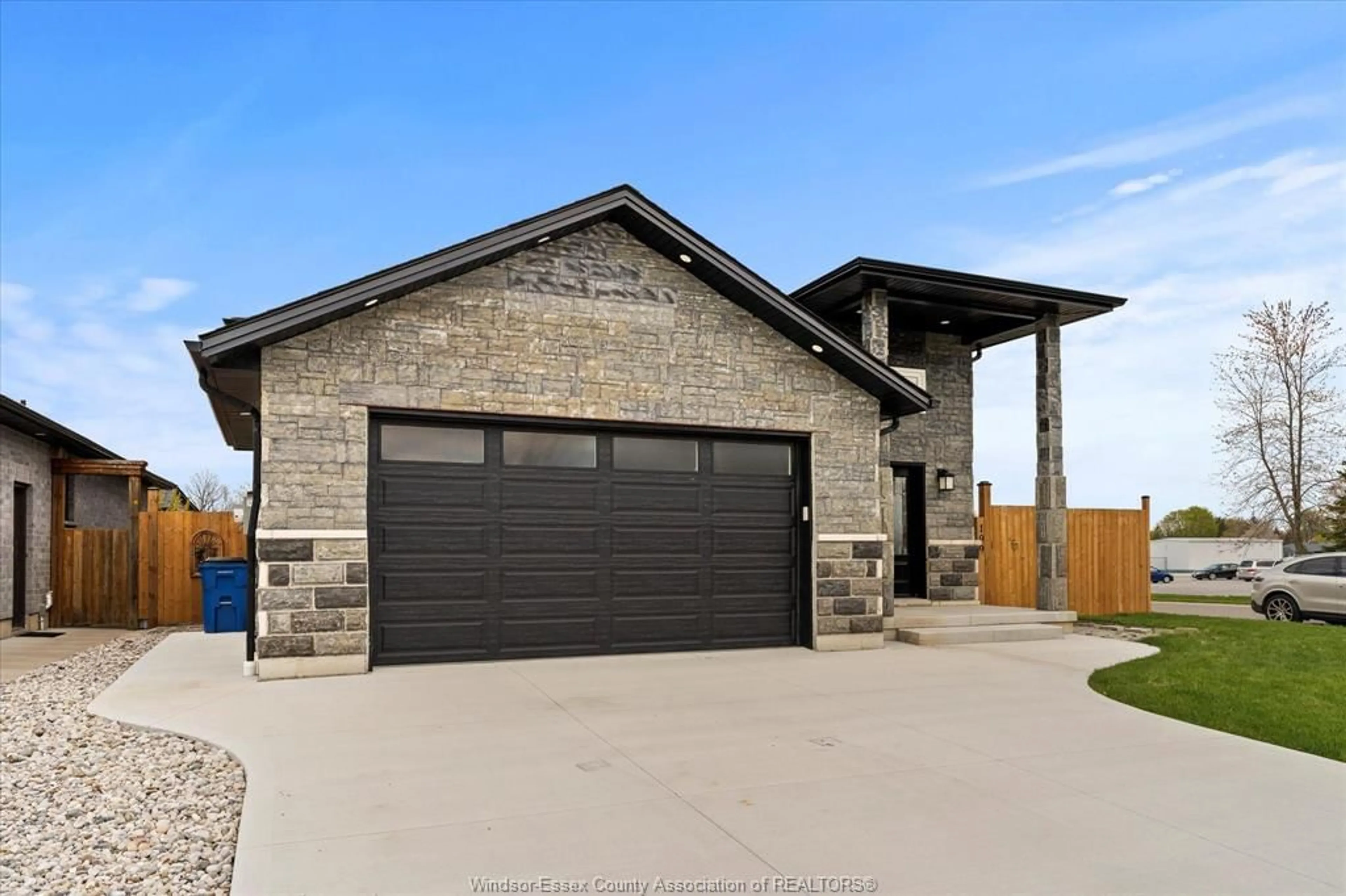 Home with brick exterior material, street for 199 THOMAS Ave, Wallaceburg Ontario N8A 5H6