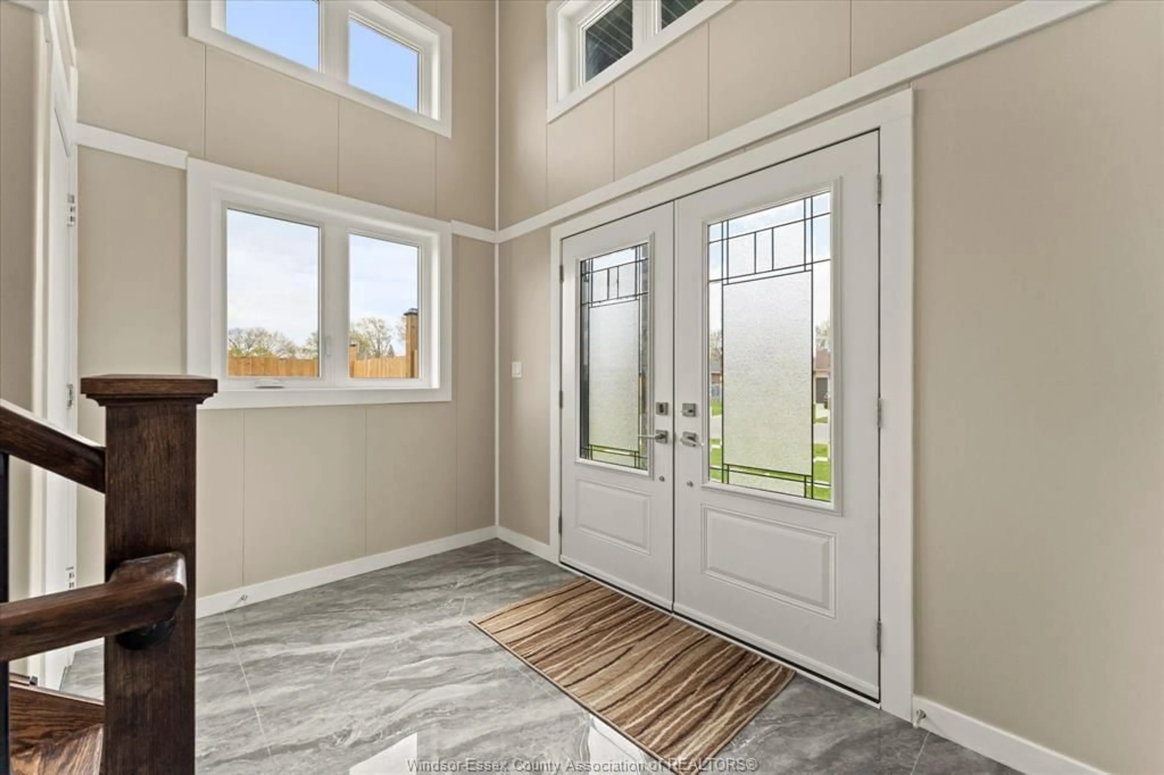 Indoor entryway for 199 THOMAS Ave, Wallaceburg Ontario N8A 5H6