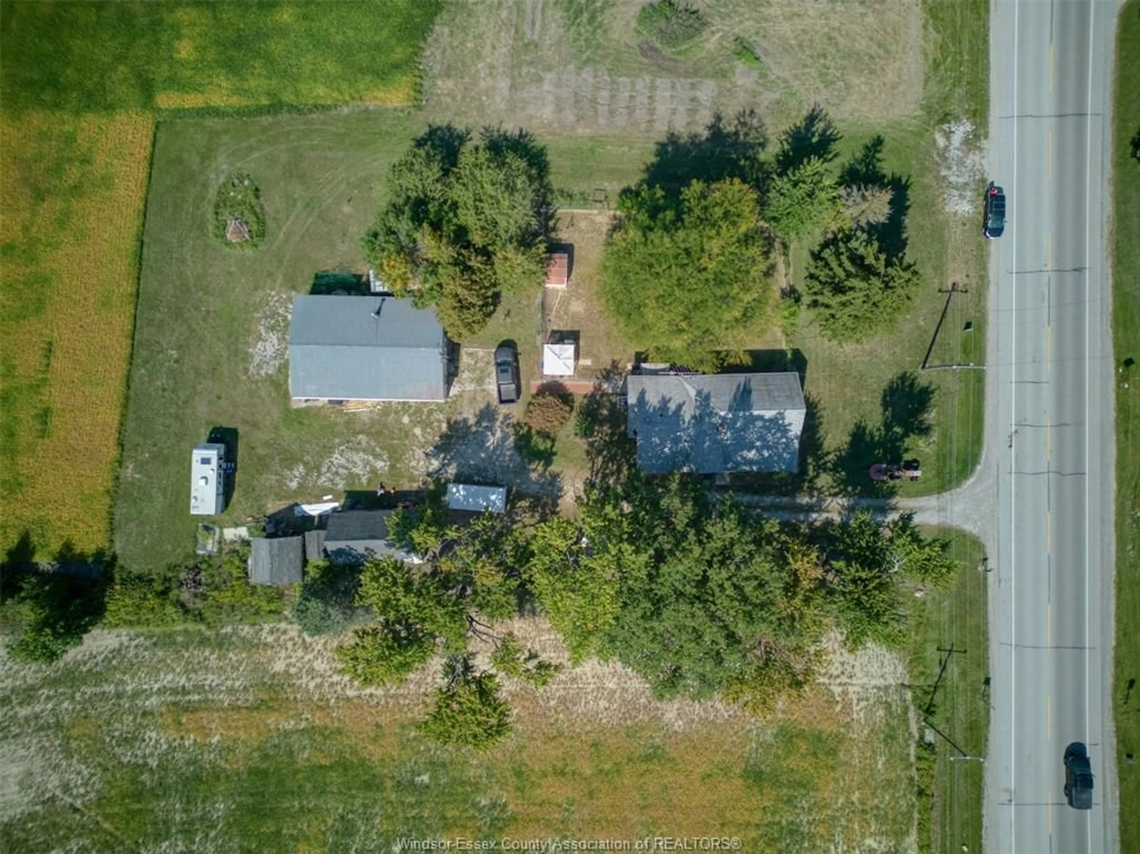 A pic from outside/outdoor area/front of a property/back of a property/a pic from drone, street for 3119 DIVISION Rd, Kingsville Ontario N0R 1B0