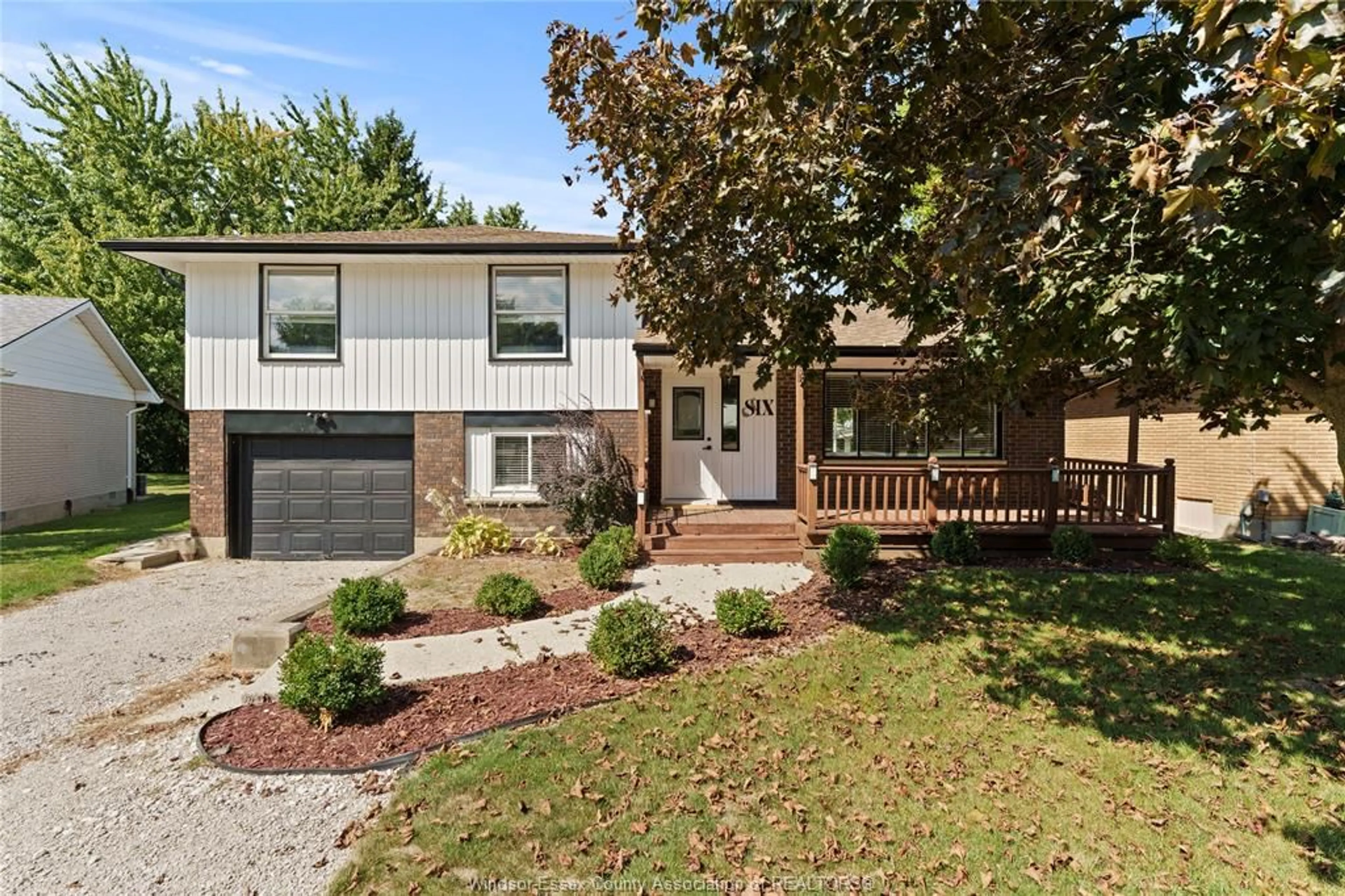 Home with vinyl exterior material, street for 6 Sunset Pl, Tilbury Ontario N0P 2L0