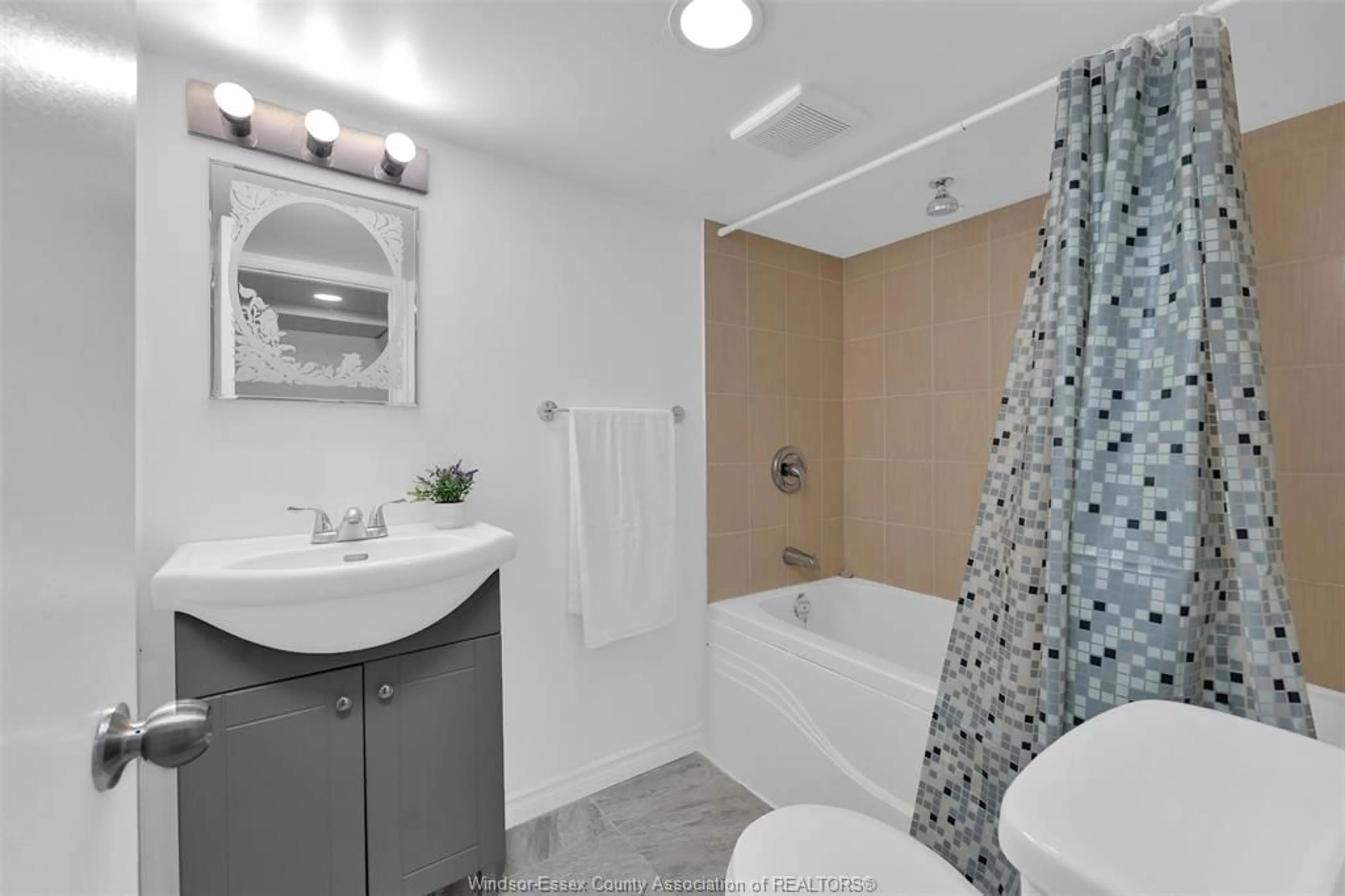Standard bathroom, ceramic/tile floor for 1694 MERCER St, Windsor Ontario N8X 3P7
