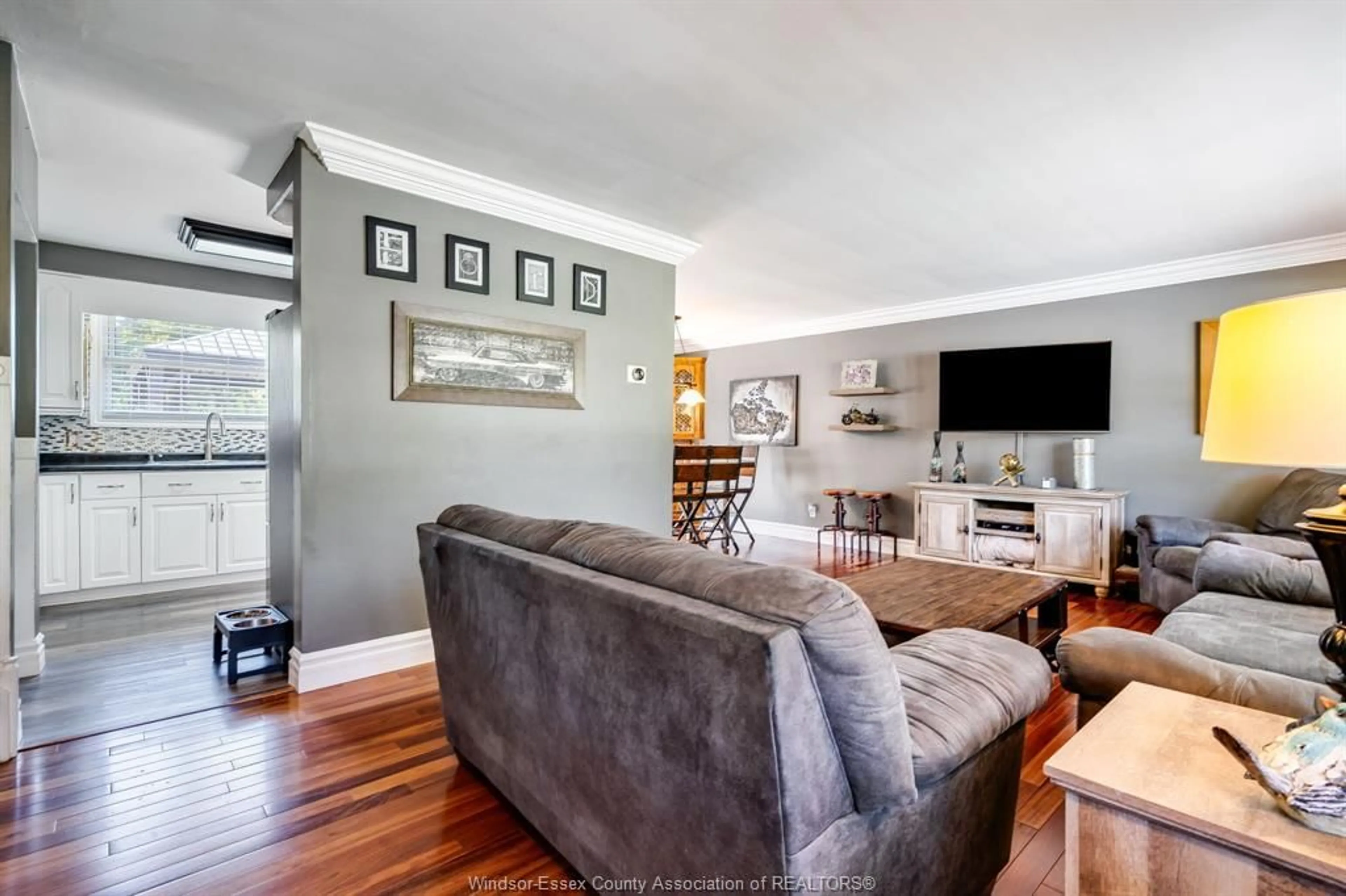 Living room with furniture, unknown for 25 SUNSET Pl, Tilbury Ontario N0P 2L0