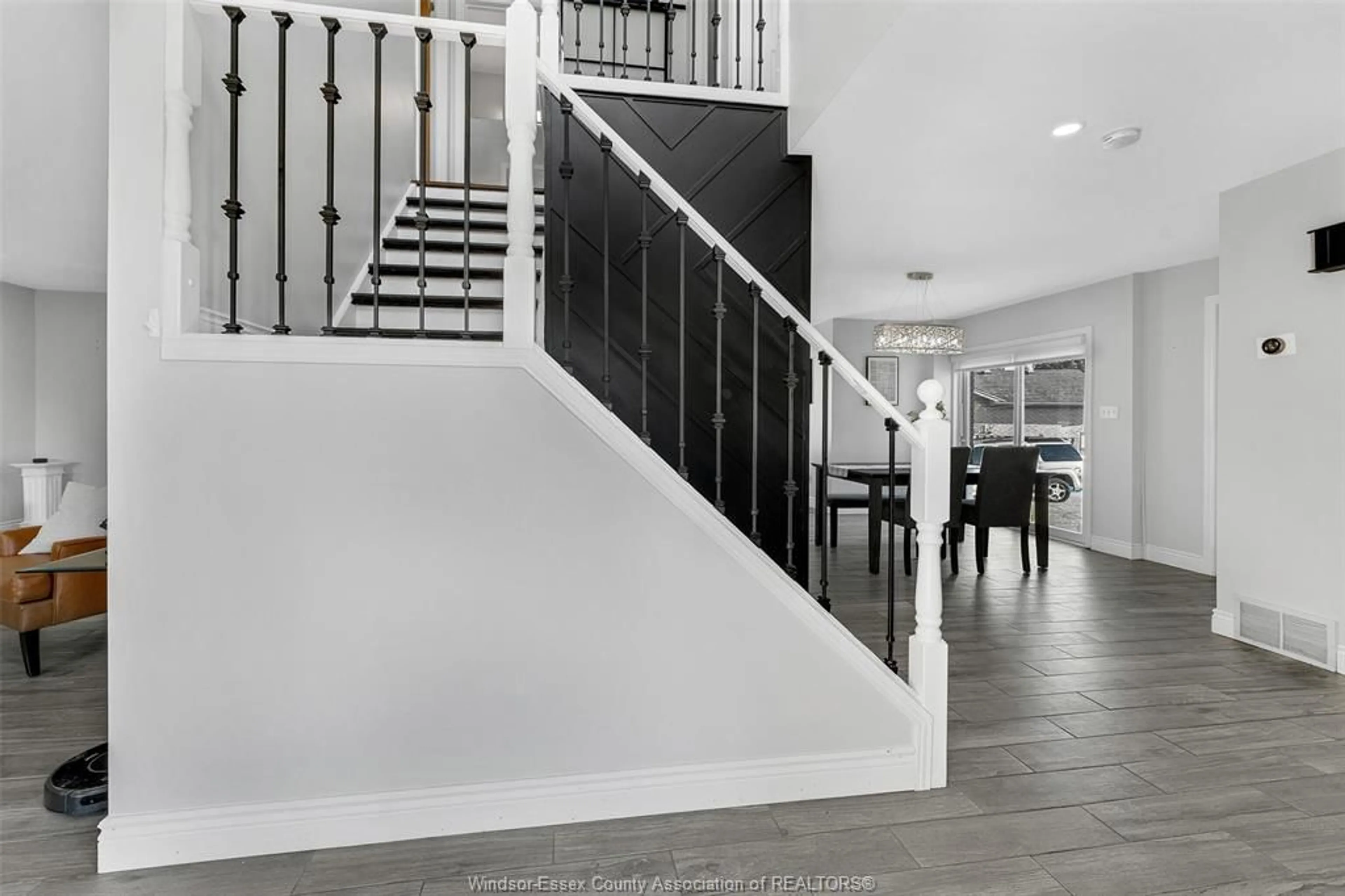 Stairs for 360 RIDGEVIEW Pl, Amherstburg Ontario N9V 3Y6