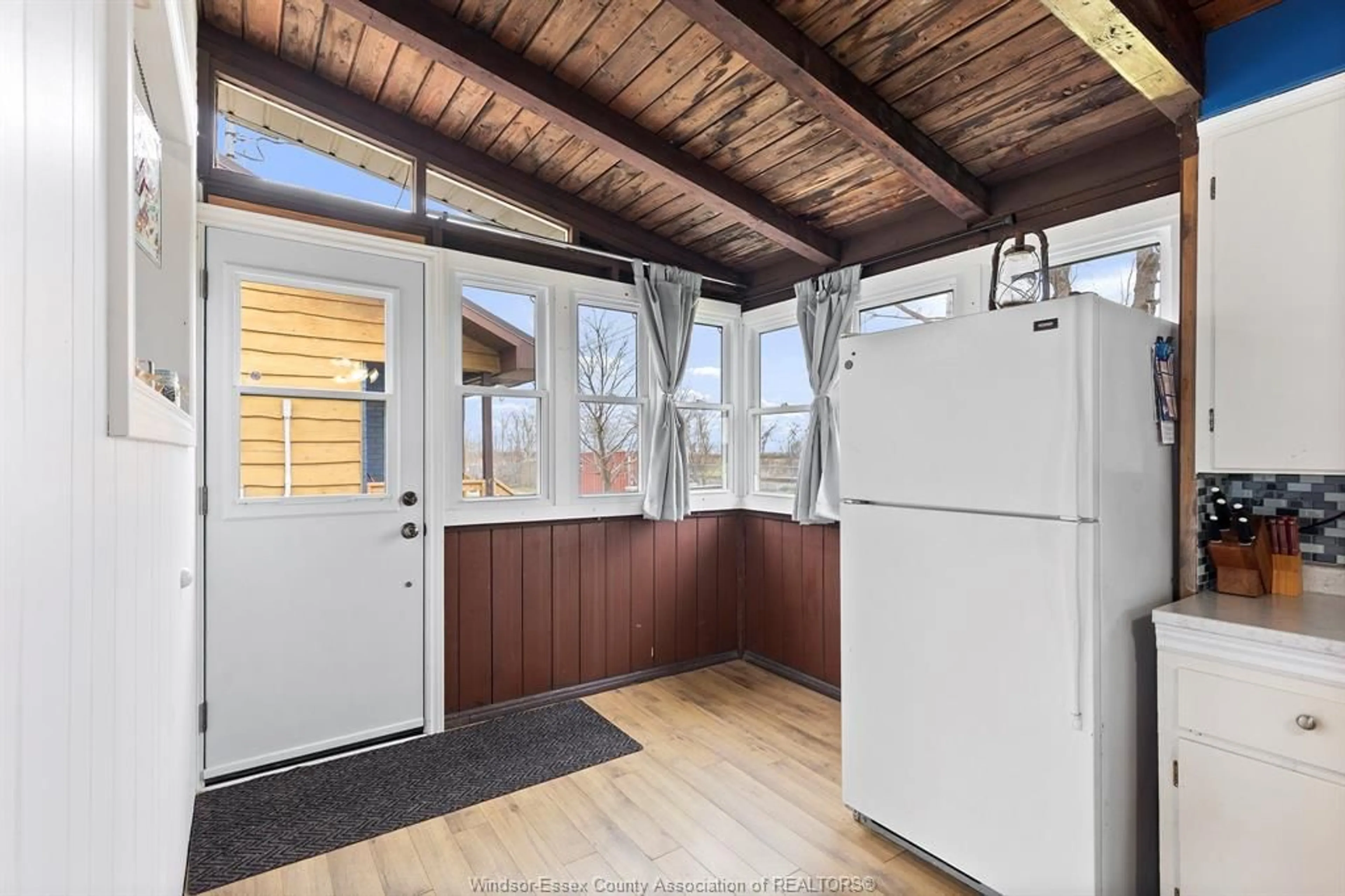 Indoor entryway for 14270 CRYSTAL BEACH, Lakeshore Ontario N0P 2L0