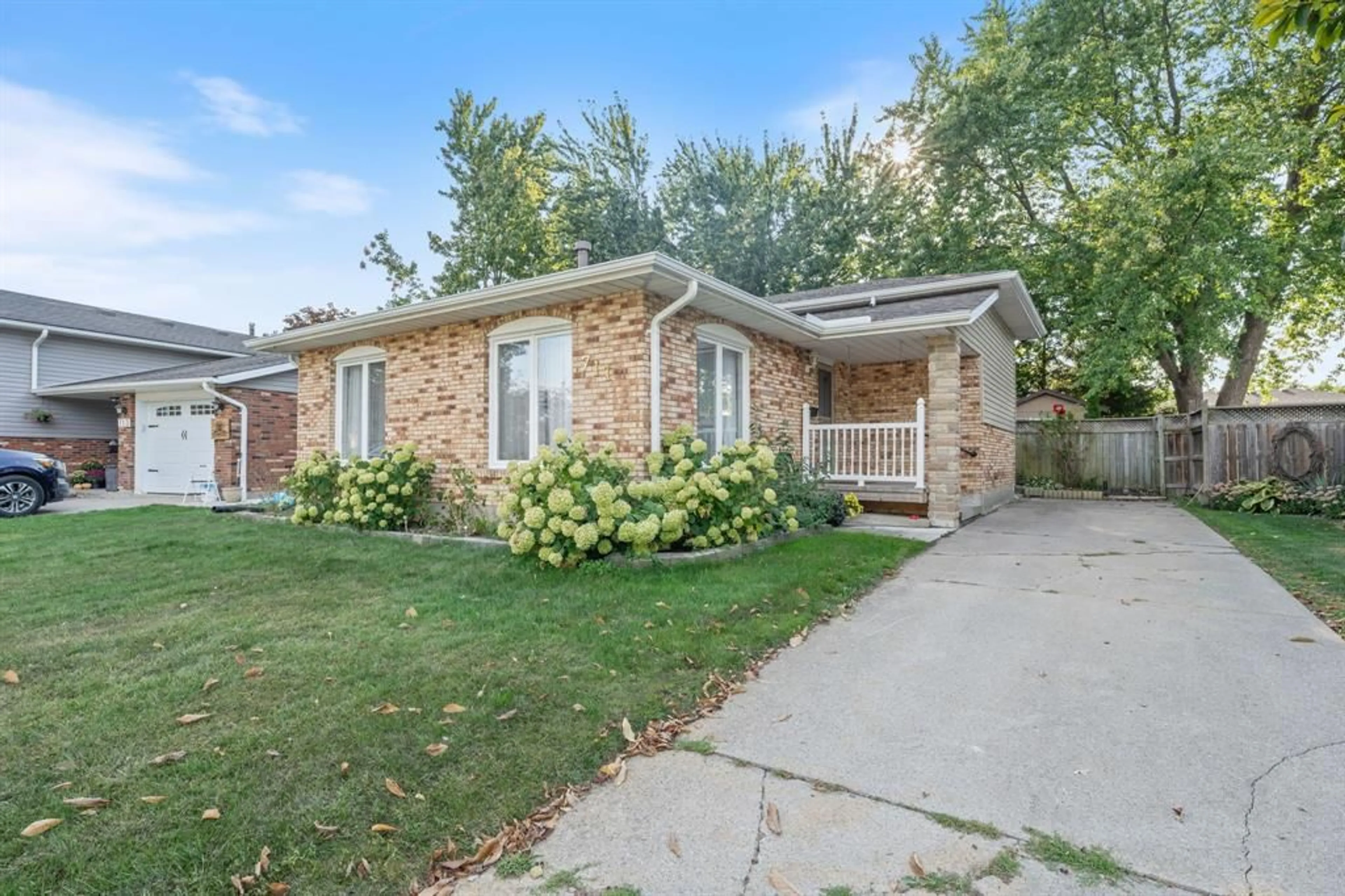 Home with brick exterior material, street for 711 Frost Crt, Sarnia Ontario N7S 4H2
