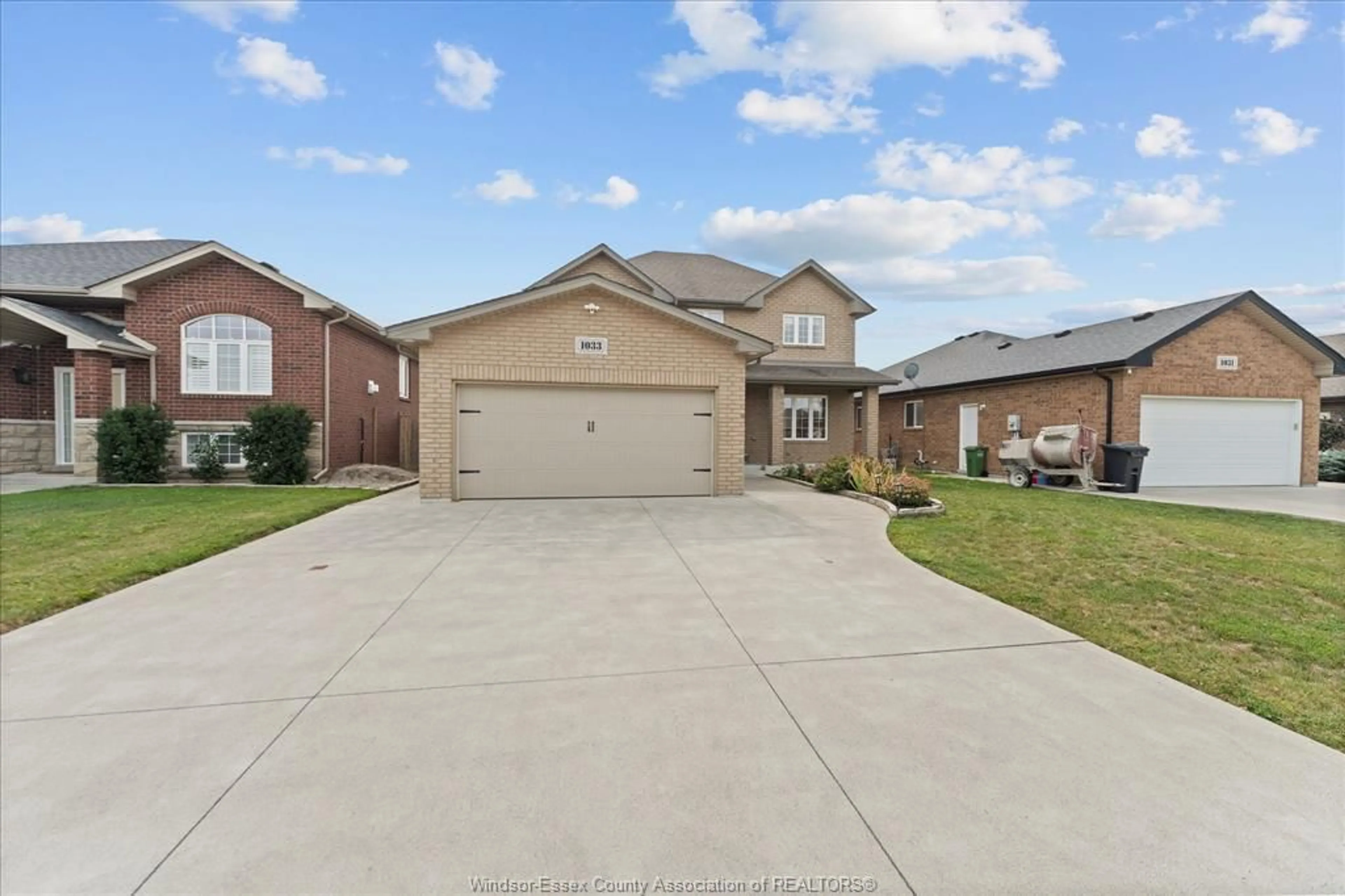 A pic from outside/outdoor area/front of a property/back of a property/a pic from drone, street for 1033 ASPEN RIDGE Cres, Emeryville Ontario N0R 1A0