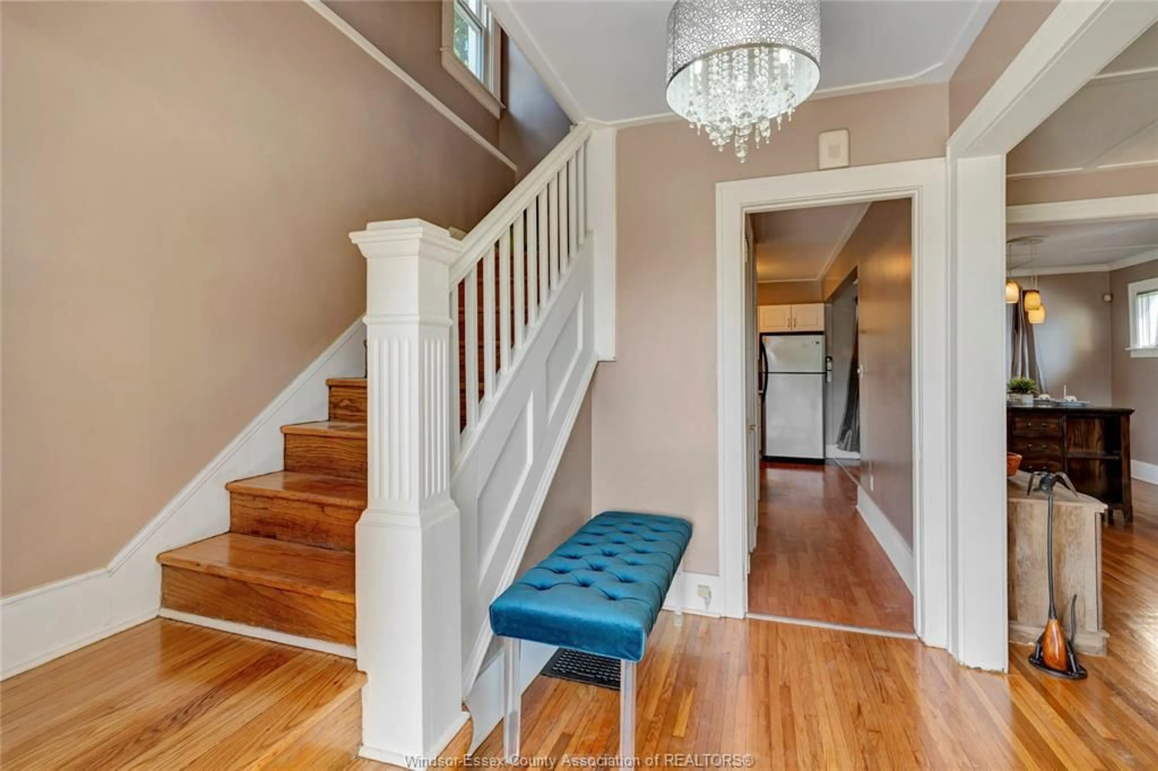Indoor entryway for 936 ARTHUR Rd, Windsor Ontario N8Y 3Y3