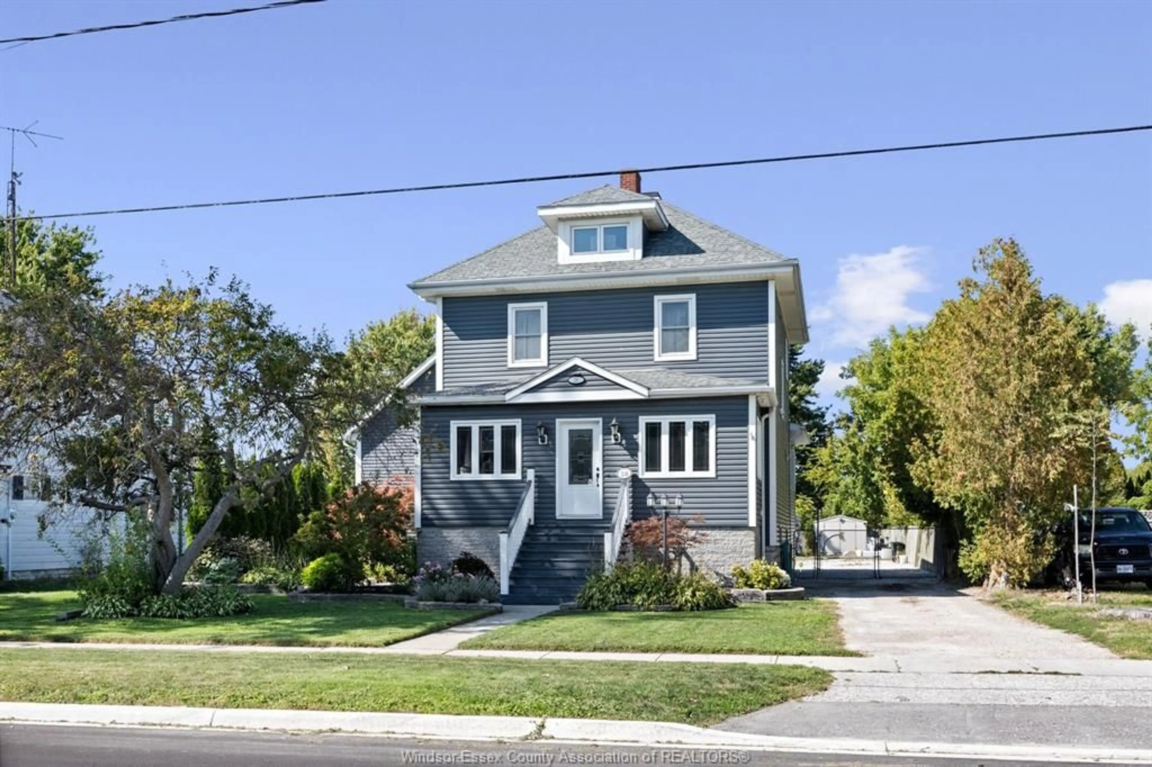 Home with vinyl exterior material, street for 38 CANAL St, Tilbury Ontario N0P 2L0